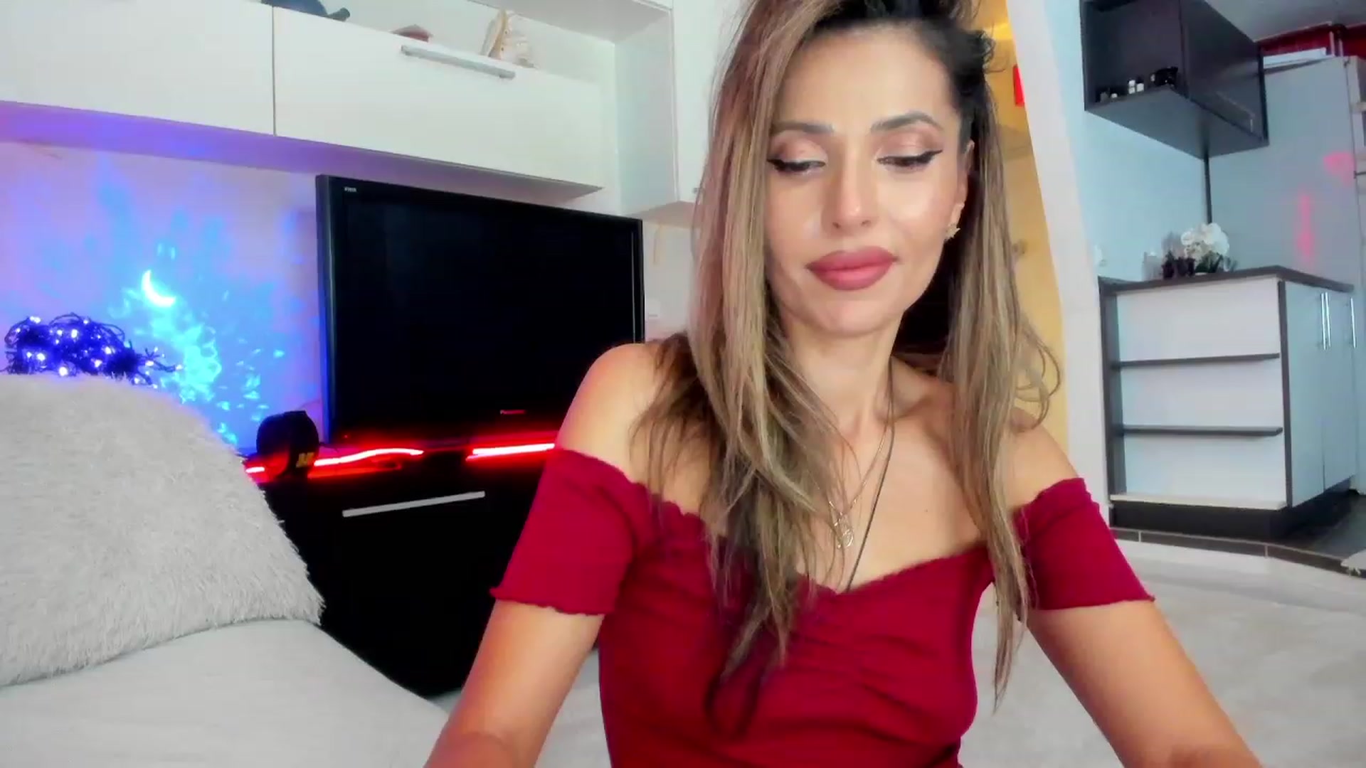 Gallery image thumbnail from SmileyTinaa's myfreecams stream on, 11/08/2023, 23:00 image 15 of 20
