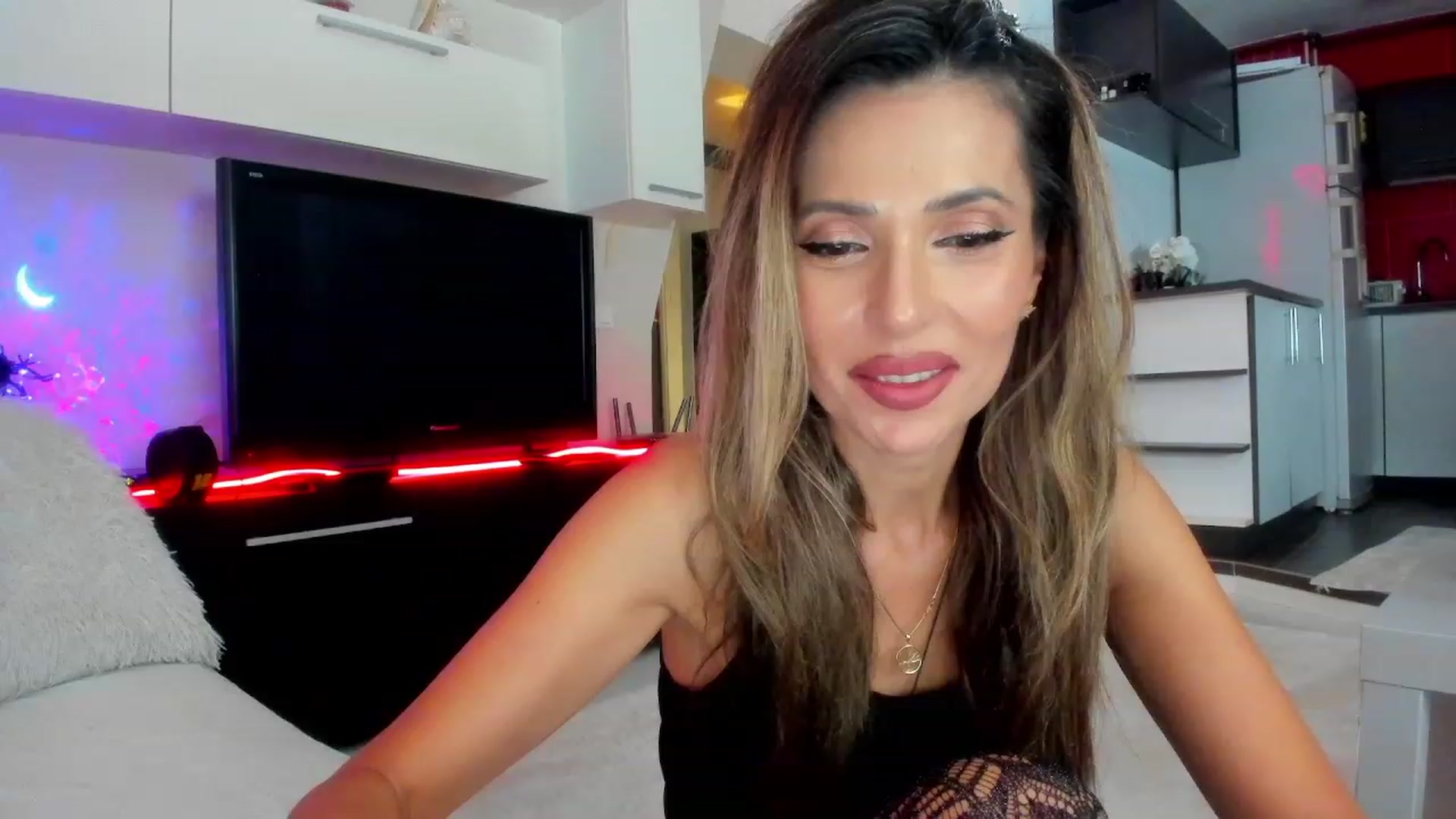 Gallery image thumbnail from SmileyTinaa's myfreecams stream on, 11/08/2023, 23:00 image 1 of 20