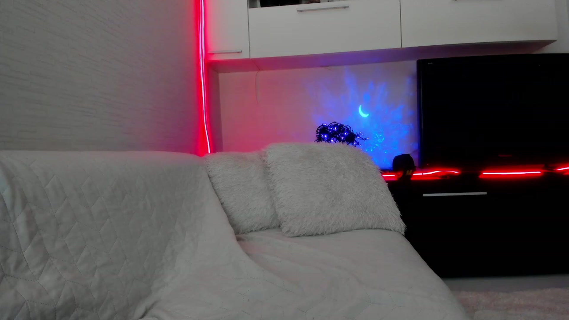 Gallery image thumbnail from SmileyTinaa's myfreecams stream on, 11/08/2023, 23:00 image 14 of 20