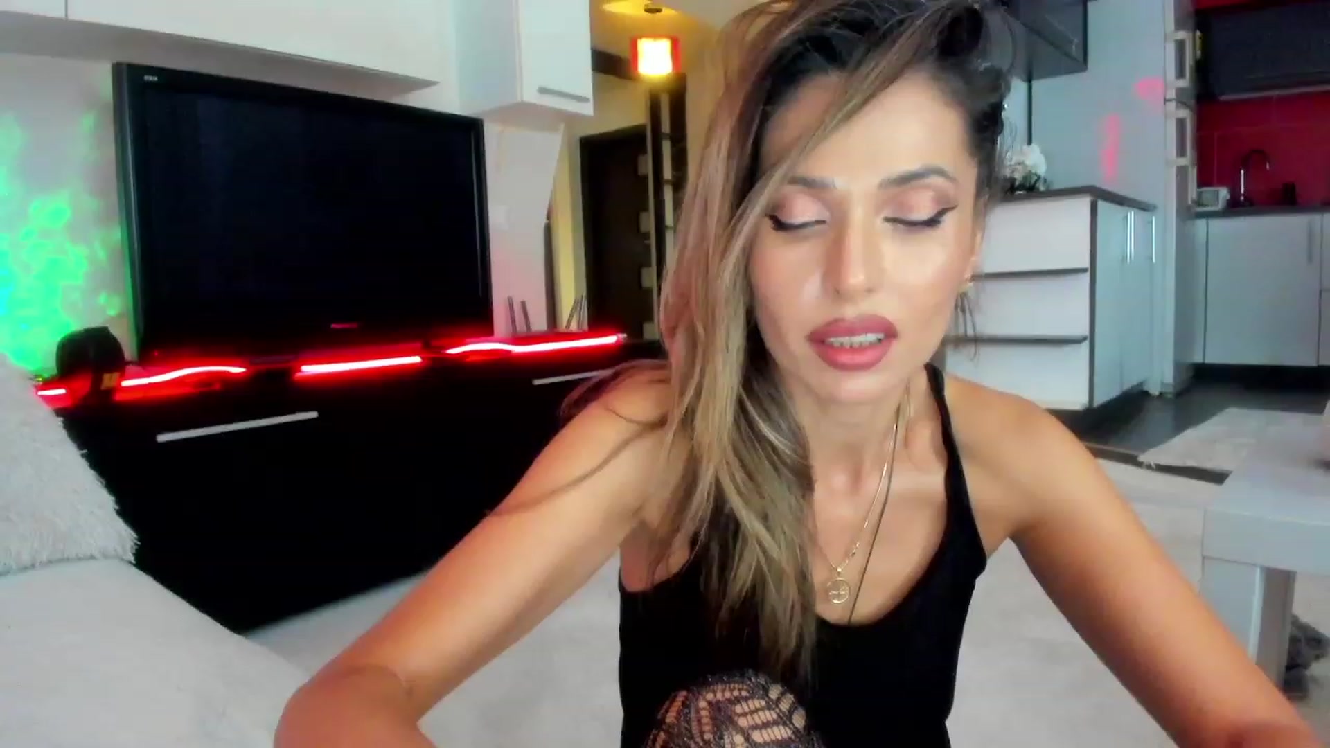 Gallery image thumbnail from SmileyTinaa's myfreecams stream on, 11/08/2023, 23:00 image 4 of 20