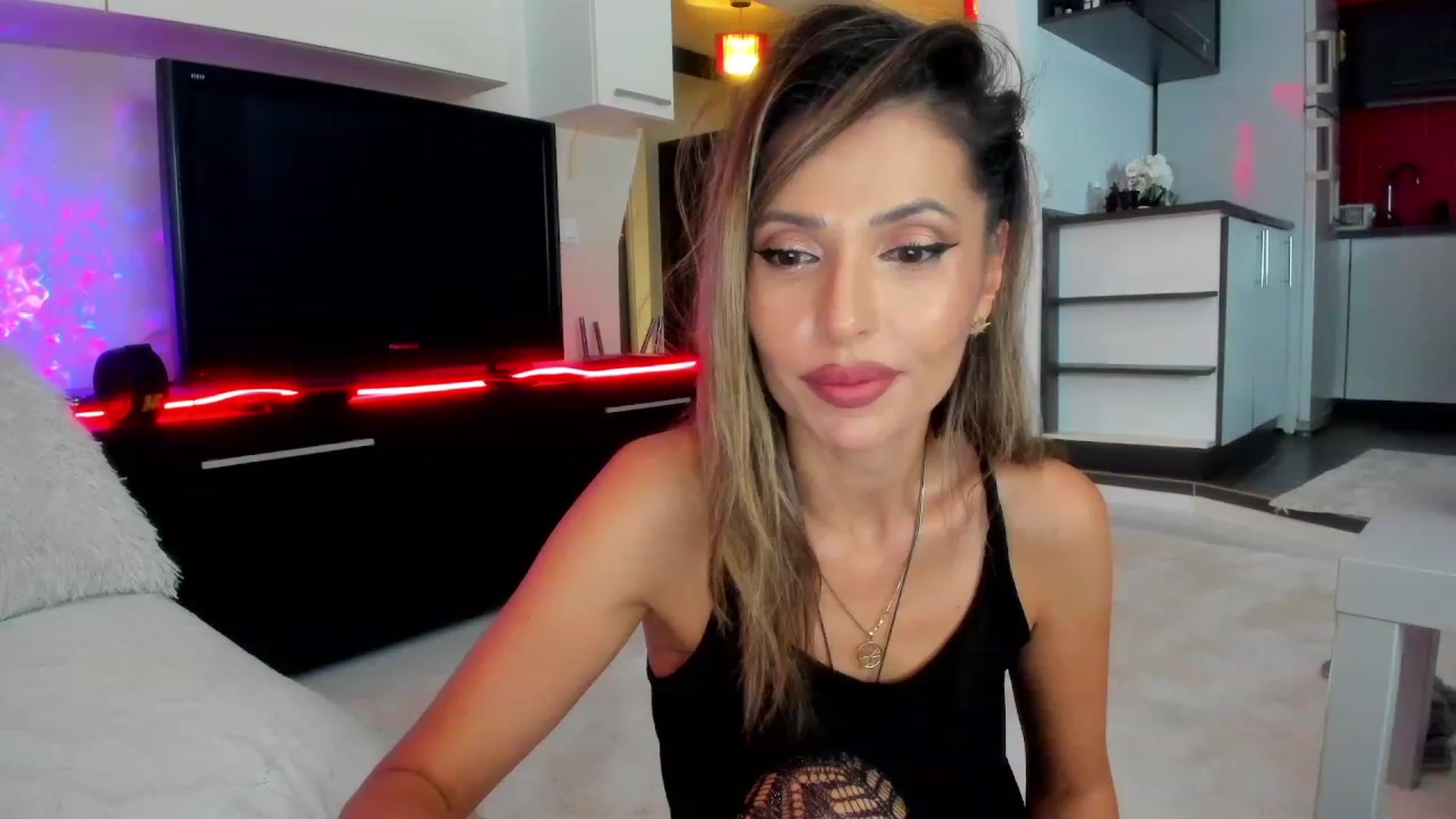 Gallery image thumbnail from SmileyTinaa's myfreecams stream on, 11/08/2023, 23:00 image 7 of 20