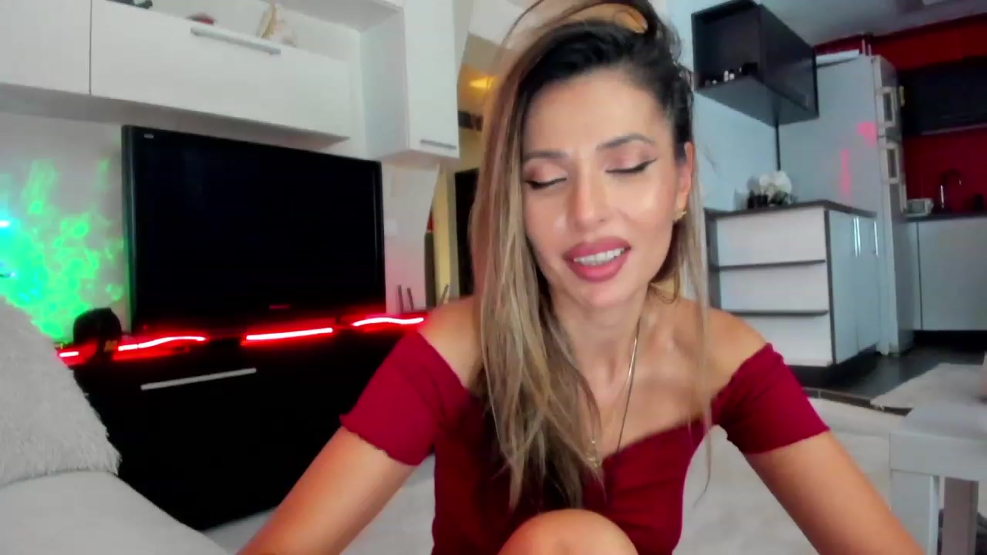 Gallery image thumbnail from SmileyTinaa's myfreecams stream on, 11/08/2023, 23:00 image 20 of 20
