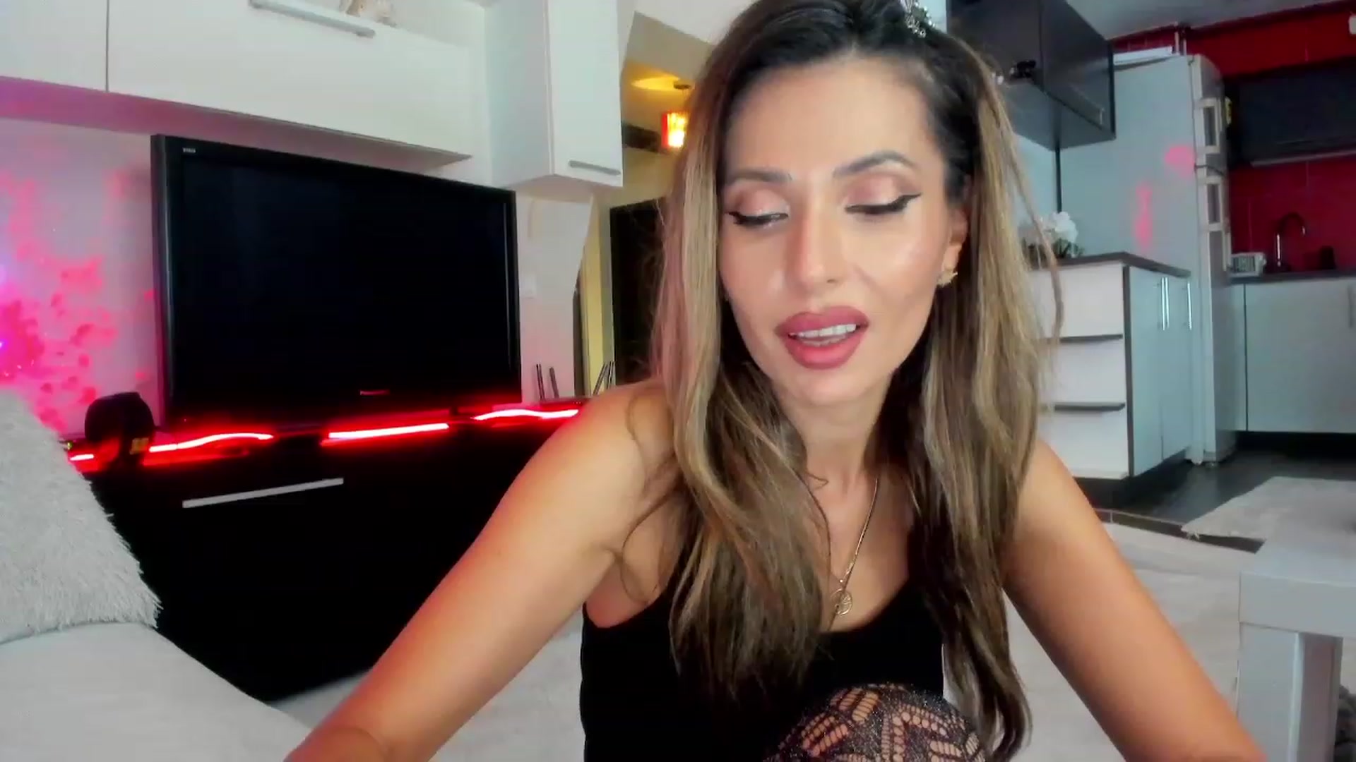 Gallery image thumbnail from SmileyTinaa's myfreecams stream on, 11/08/2023, 23:00 image 2 of 20
