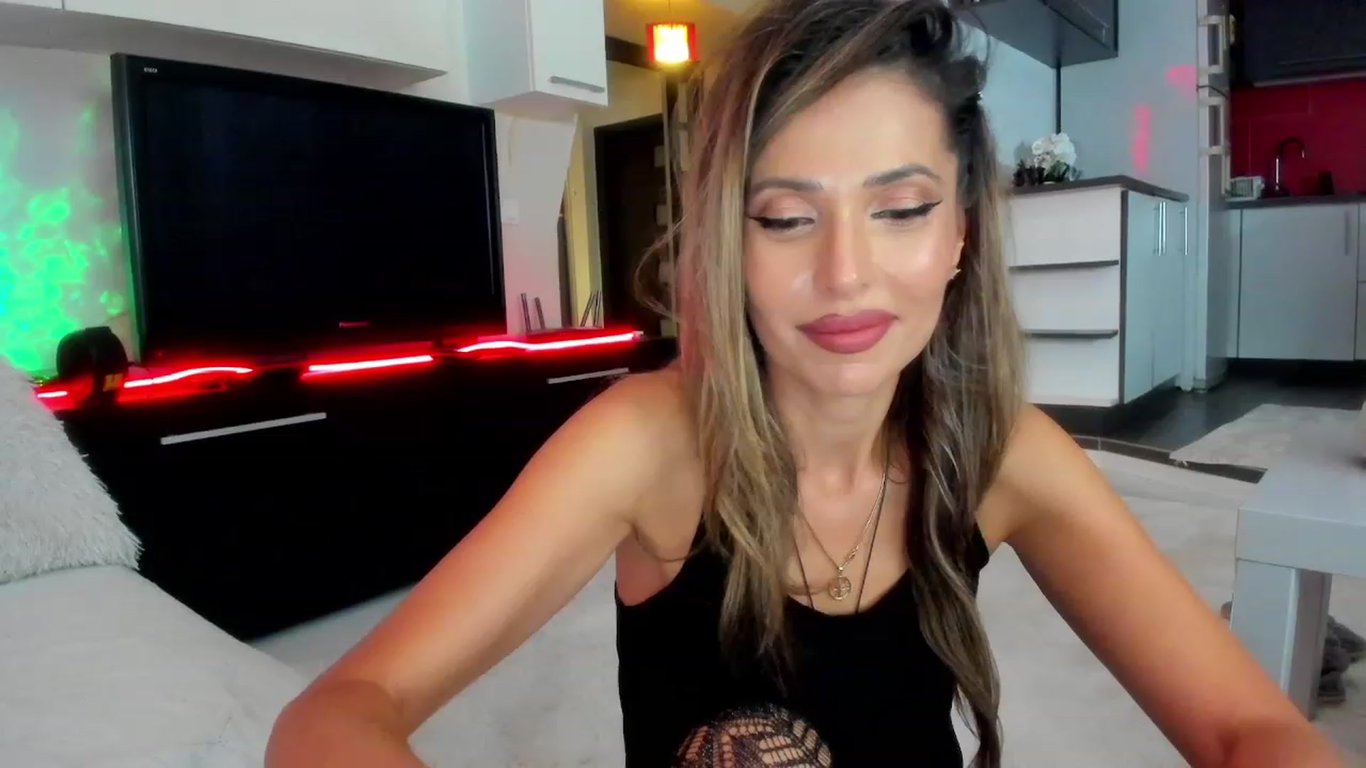 Gallery image thumbnail from SmileyTinaa's myfreecams stream on, 11/08/2023, 23:00 image 6 of 20