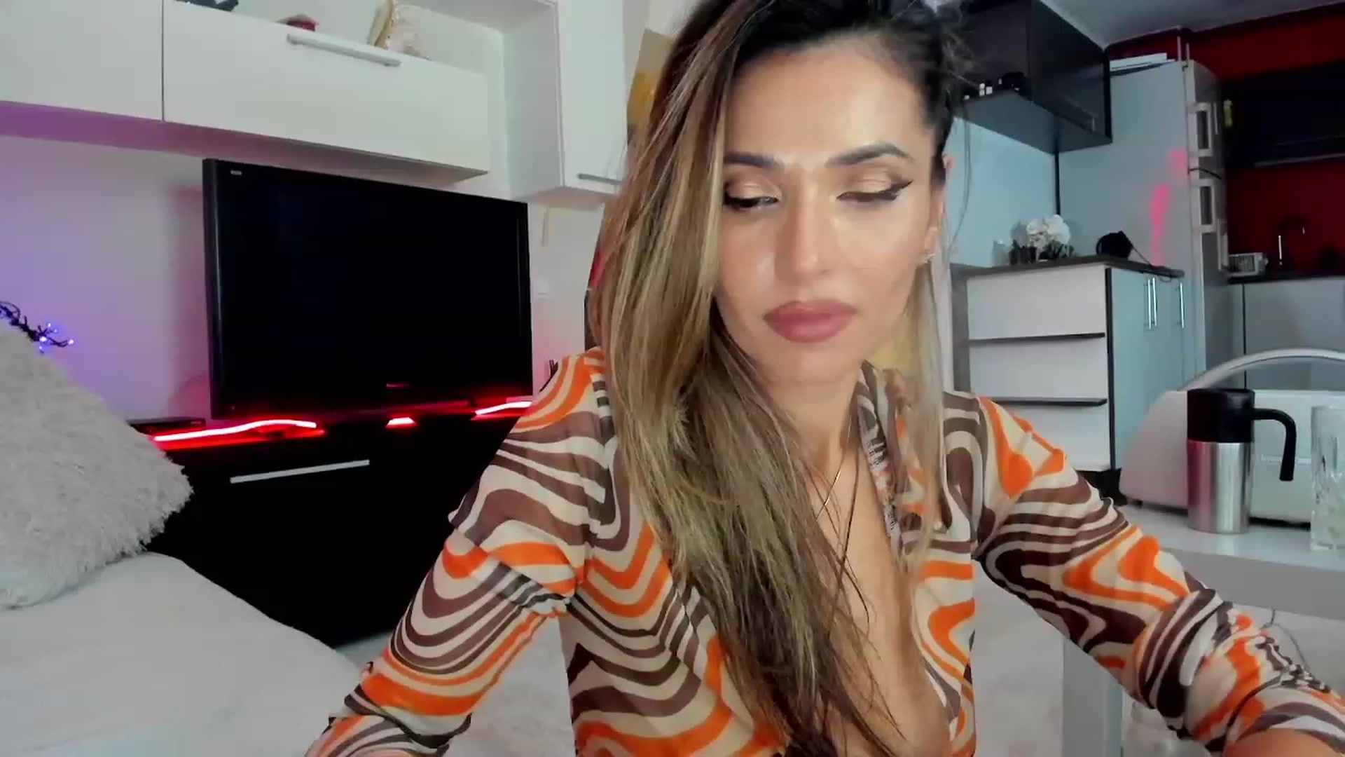 Gallery image thumbnail from SmileyTinaa's myfreecams stream on, 11/11/2023, 03:42 image 2 of 20