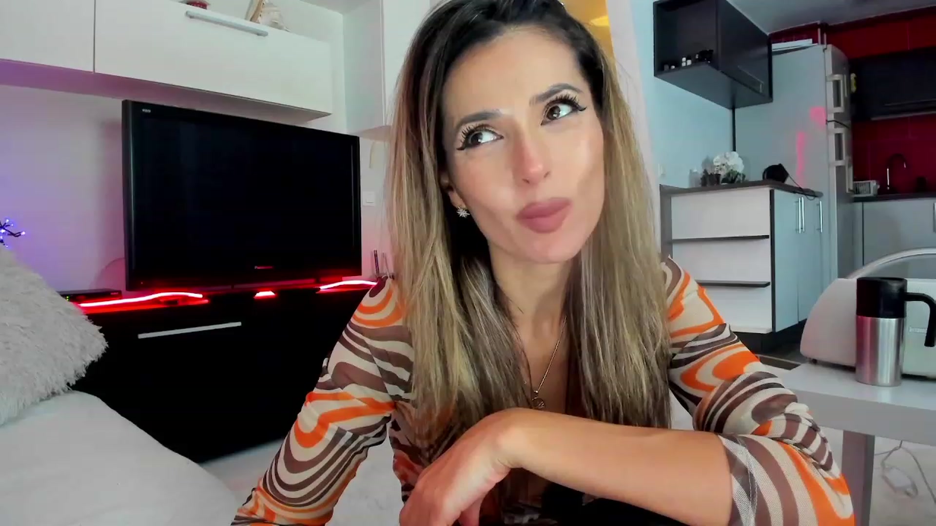 Gallery image thumbnail from SmileyTinaa's myfreecams stream on, 11/11/2023, 03:42 image 5 of 20