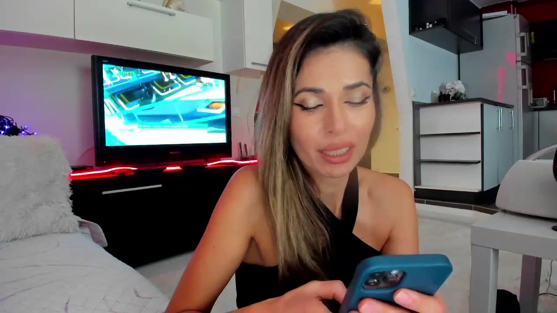 Gallery image thumbnail from SmileyTinaa's myfreecams stream on, 11/16/2023, 23:23 image 19 of 20