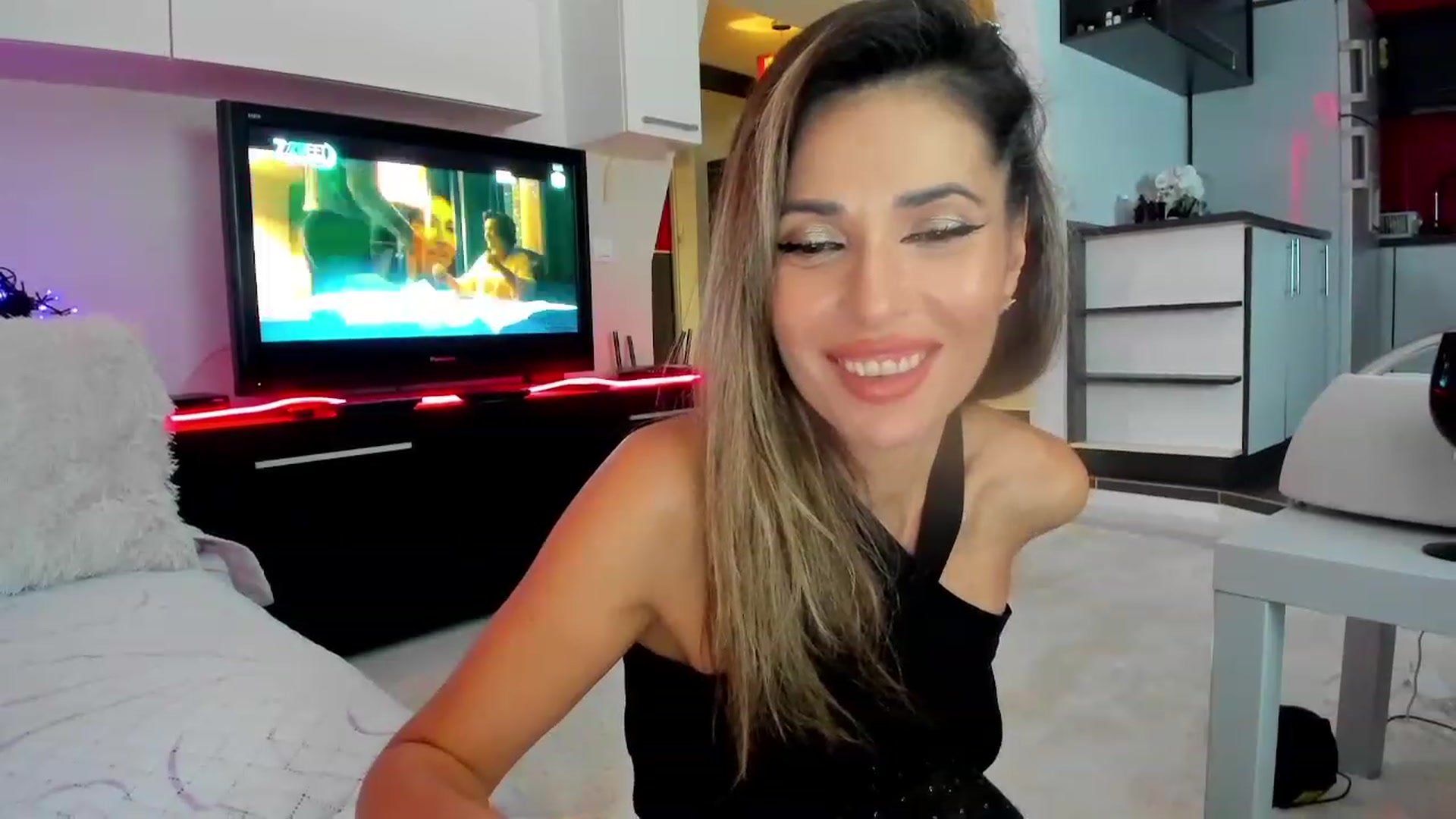 Gallery image thumbnail from SmileyTinaa's myfreecams stream on, 11/16/2023, 23:23 image 20 of 20