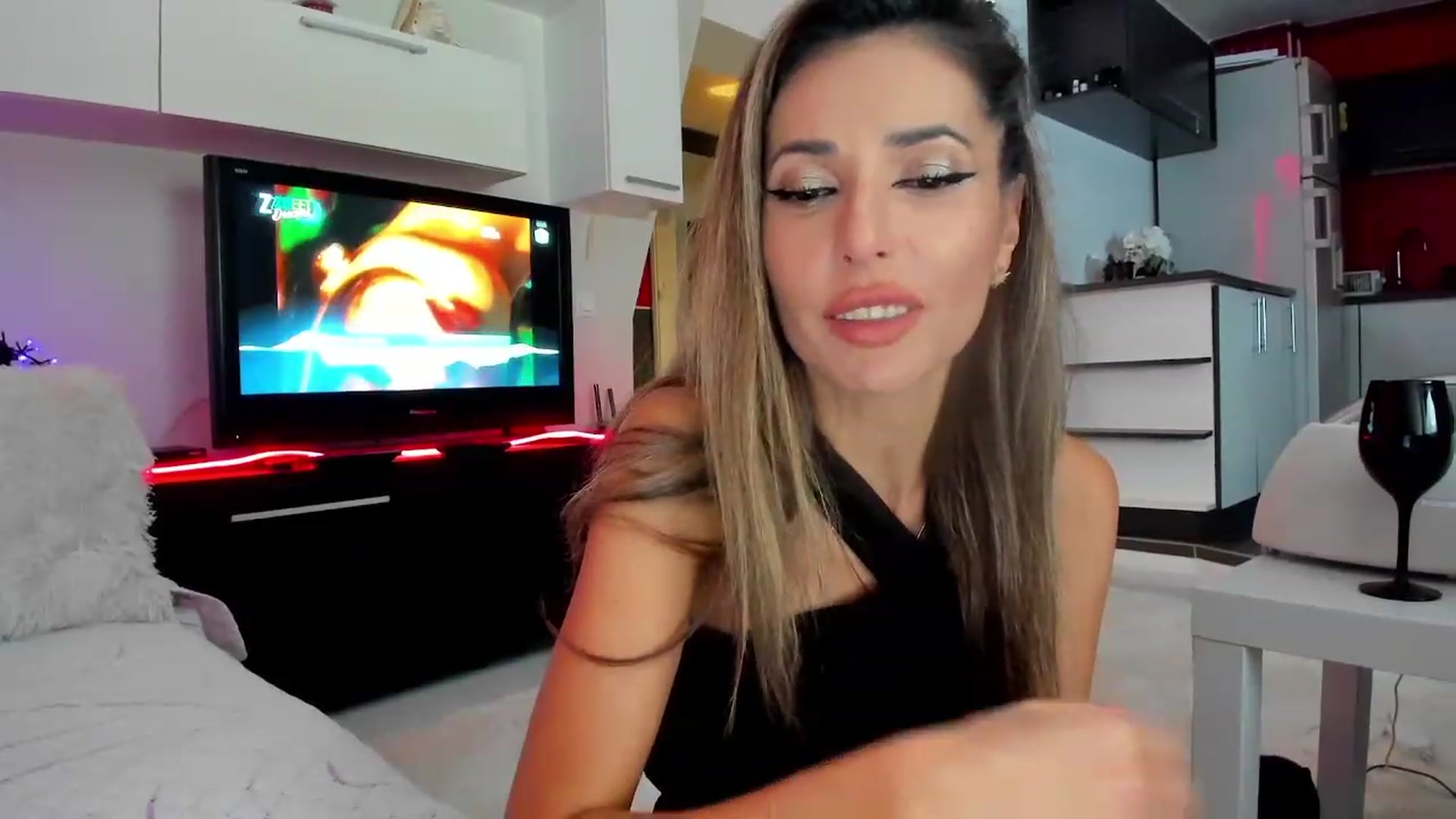 Gallery image thumbnail from SmileyTinaa's myfreecams stream on, 11/16/2023, 23:23 image 16 of 20