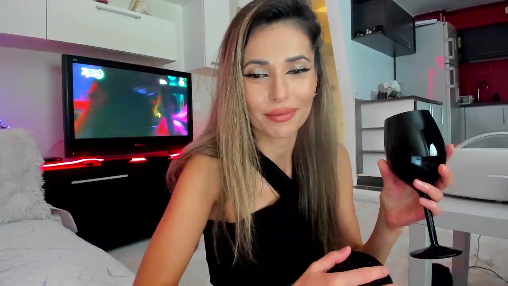 Gallery image thumbnail from SmileyTinaa's myfreecams stream on, 11/16/2023, 23:23 image 17 of 20