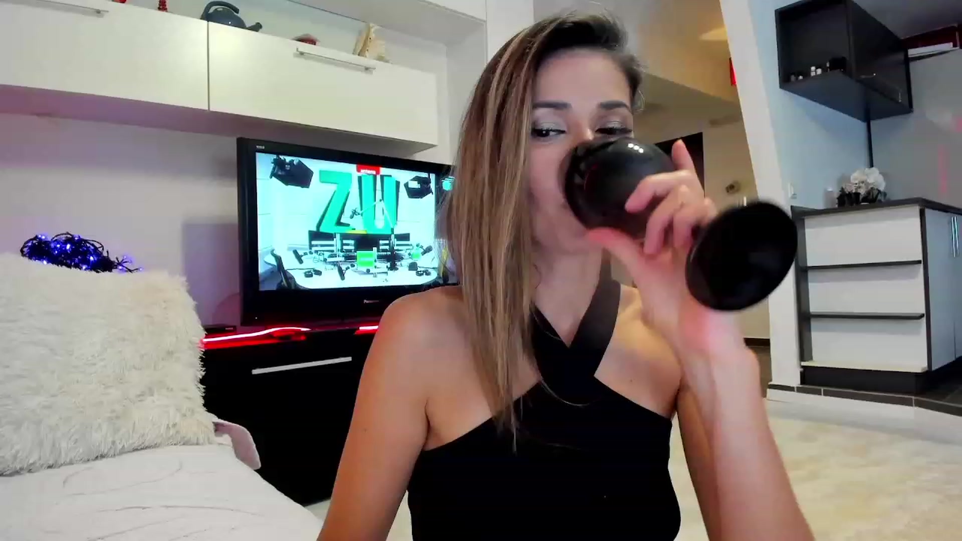 Gallery image thumbnail from SmileyTinaa's myfreecams stream on, 11/16/2023, 23:23 image 7 of 20