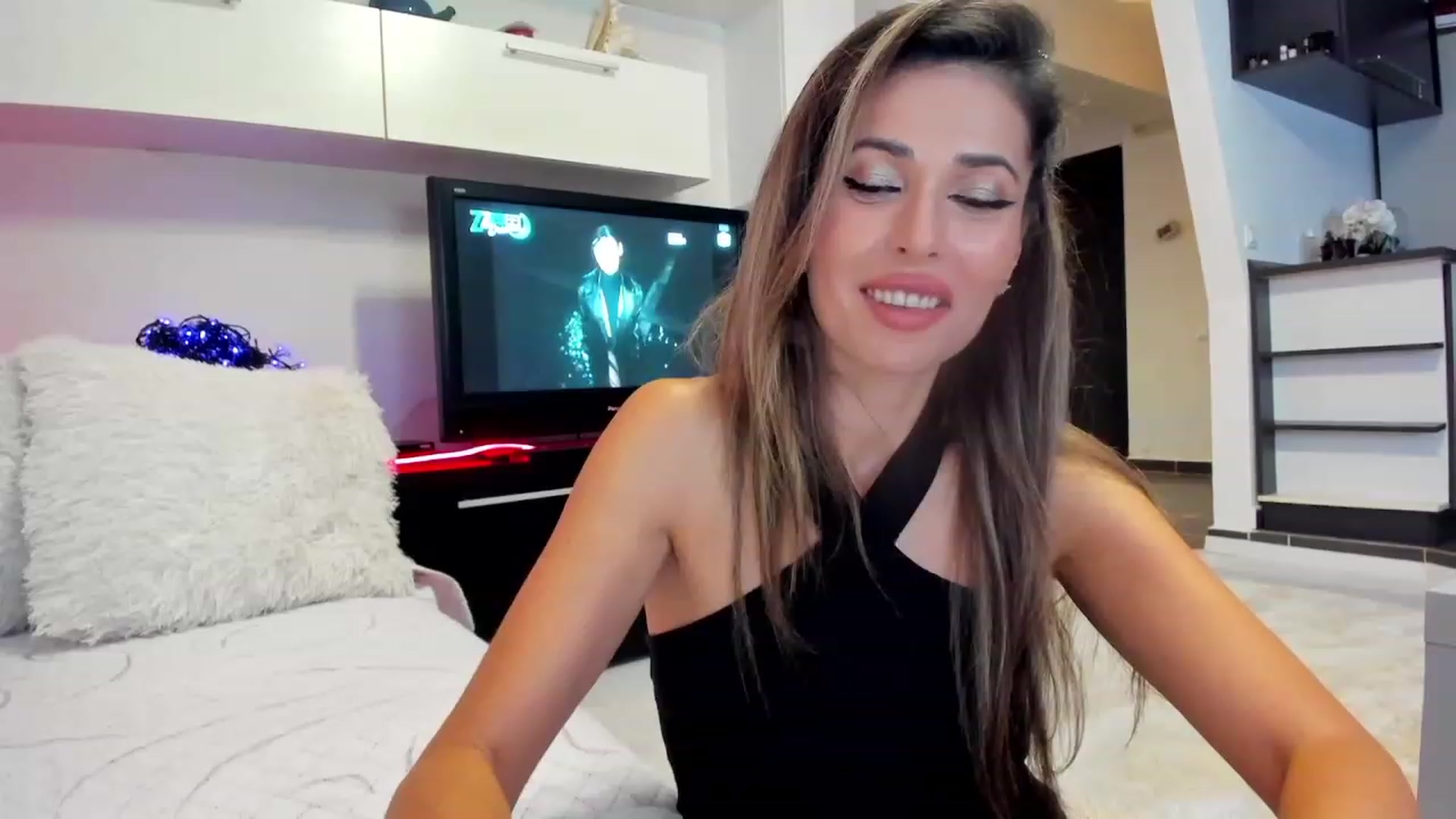 Gallery image thumbnail from SmileyTinaa's myfreecams stream on, 11/16/2023, 23:23 image 10 of 20