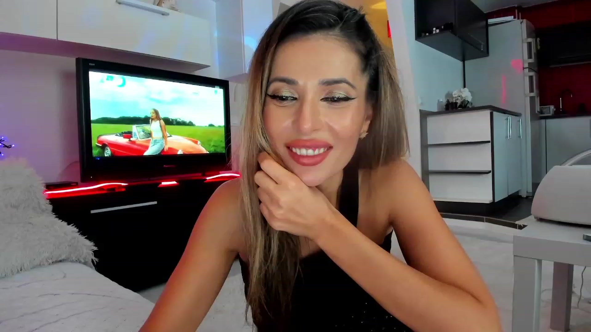 Gallery image thumbnail from SmileyTinaa's myfreecams stream on, 11/17/2023, 01:23 image 20 of 20