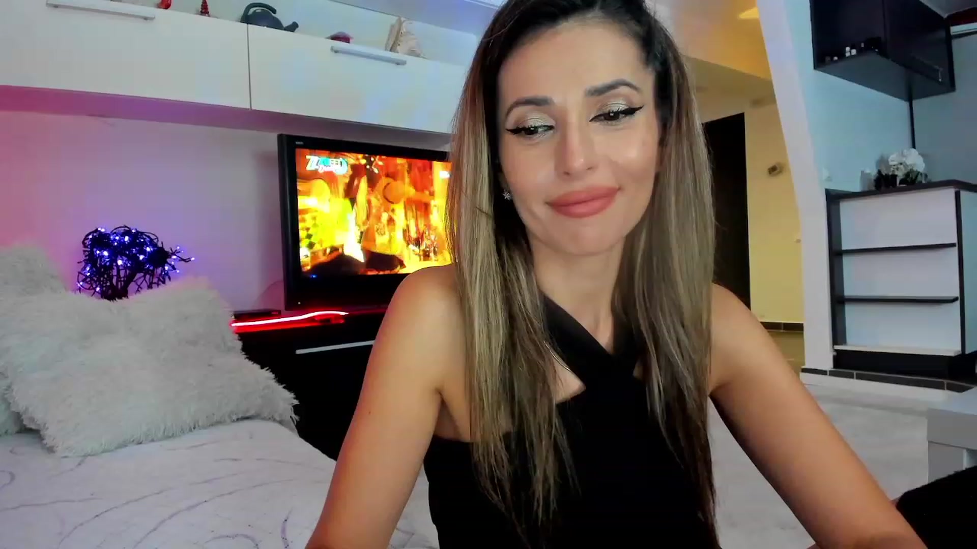 Gallery image thumbnail from SmileyTinaa's myfreecams stream on, 11/17/2023, 01:23 image 4 of 20