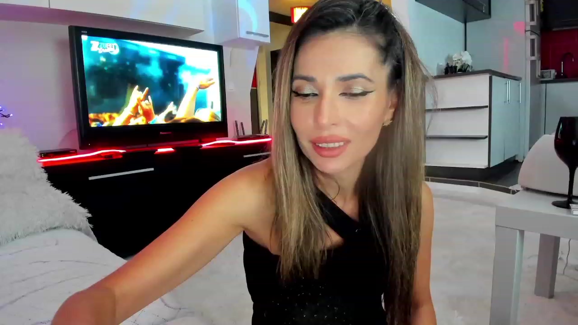 Gallery image thumbnail from SmileyTinaa's myfreecams stream on, 11/17/2023, 01:23 image 13 of 20