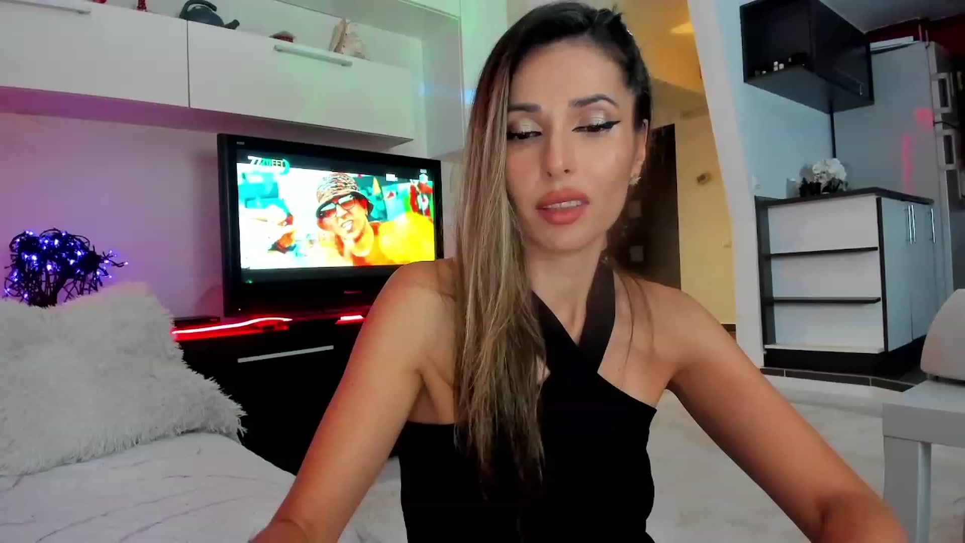 Gallery image thumbnail from SmileyTinaa's myfreecams stream on, 11/17/2023, 01:23 image 17 of 20