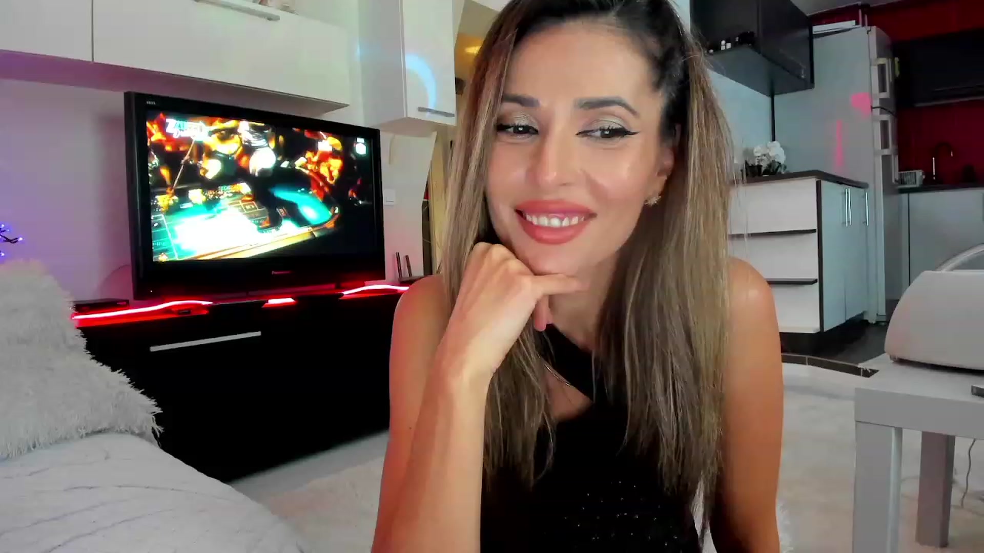 Gallery image thumbnail from SmileyTinaa's myfreecams stream on, 11/17/2023, 01:23 image 18 of 20