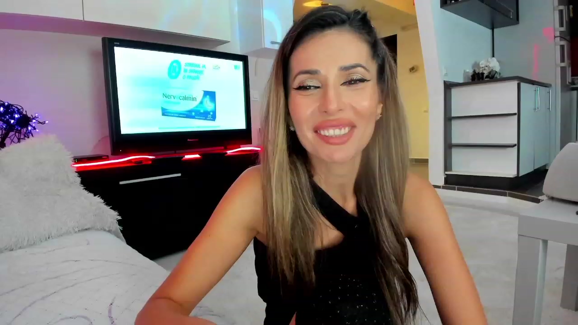 Gallery image thumbnail from SmileyTinaa's myfreecams stream on, 11/17/2023, 01:23 image 7 of 20
