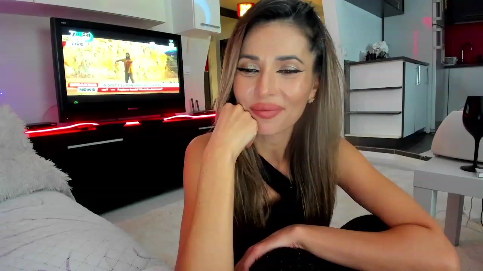 Gallery image thumbnail from SmileyTinaa's myfreecams stream on, 11/17/2023, 01:23 image 16 of 20