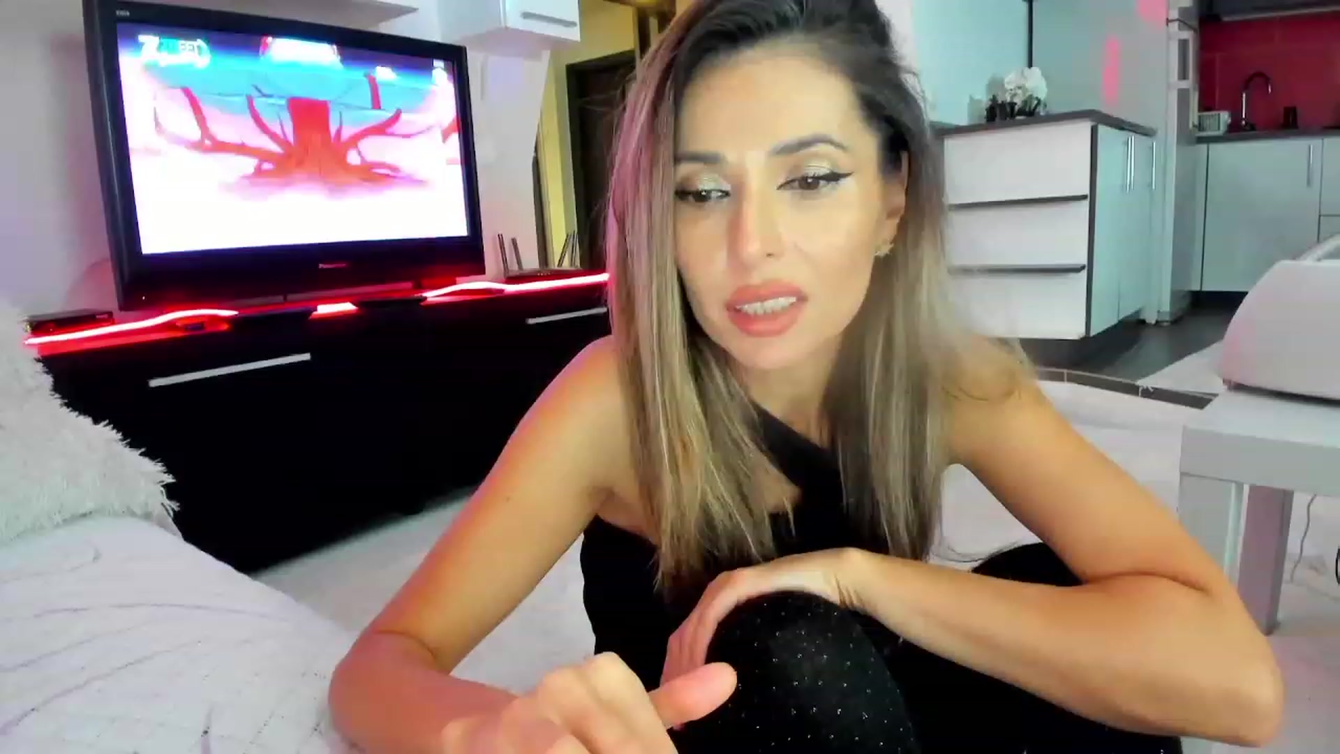 Gallery image thumbnail from SmileyTinaa's myfreecams stream on, 11/17/2023, 04:26 image 5 of 20