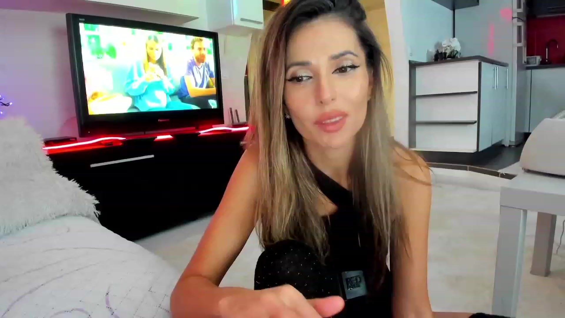 Gallery image thumbnail from SmileyTinaa's myfreecams stream on, 11/17/2023, 04:26 image 4 of 20