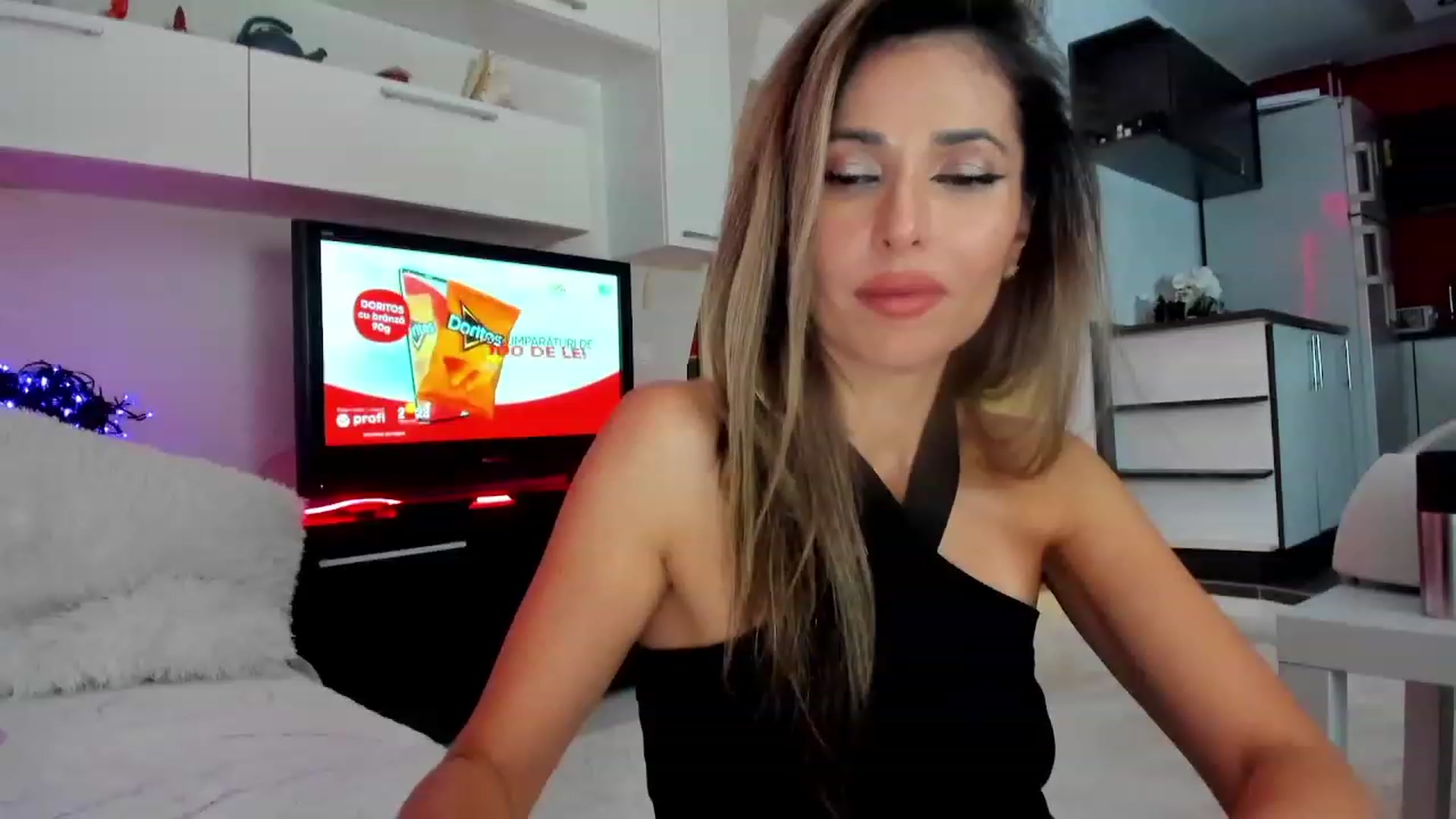 Gallery image thumbnail from SmileyTinaa's myfreecams stream on, 11/17/2023, 04:26 image 20 of 20