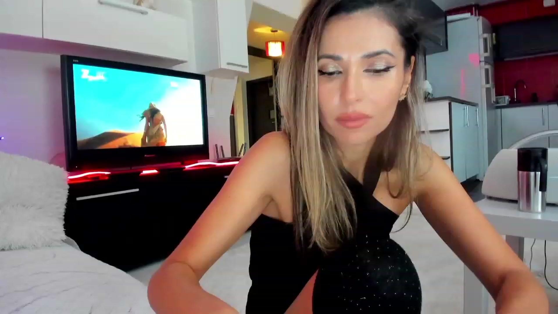 Gallery image thumbnail from SmileyTinaa's myfreecams stream on, 11/17/2023, 04:26 image 15 of 20