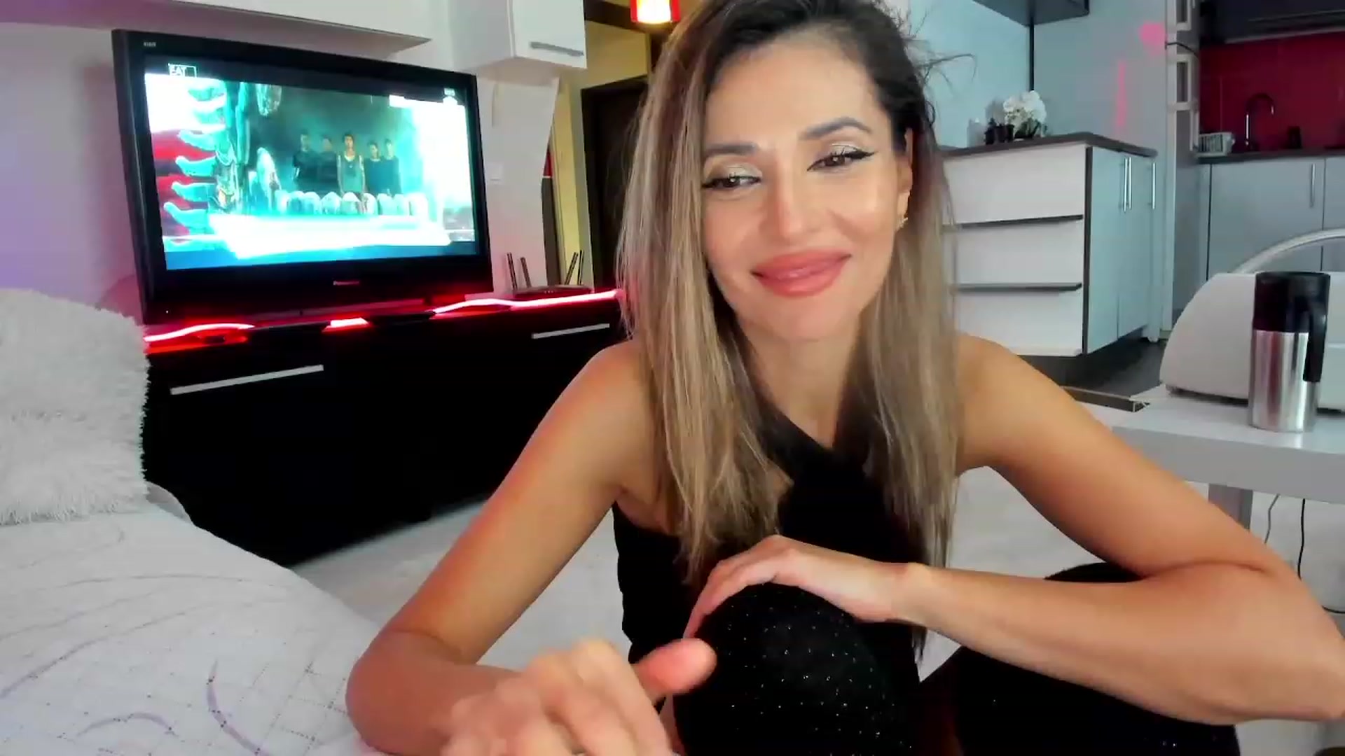 Gallery image thumbnail from SmileyTinaa's myfreecams stream on, 11/17/2023, 04:26 image 19 of 20