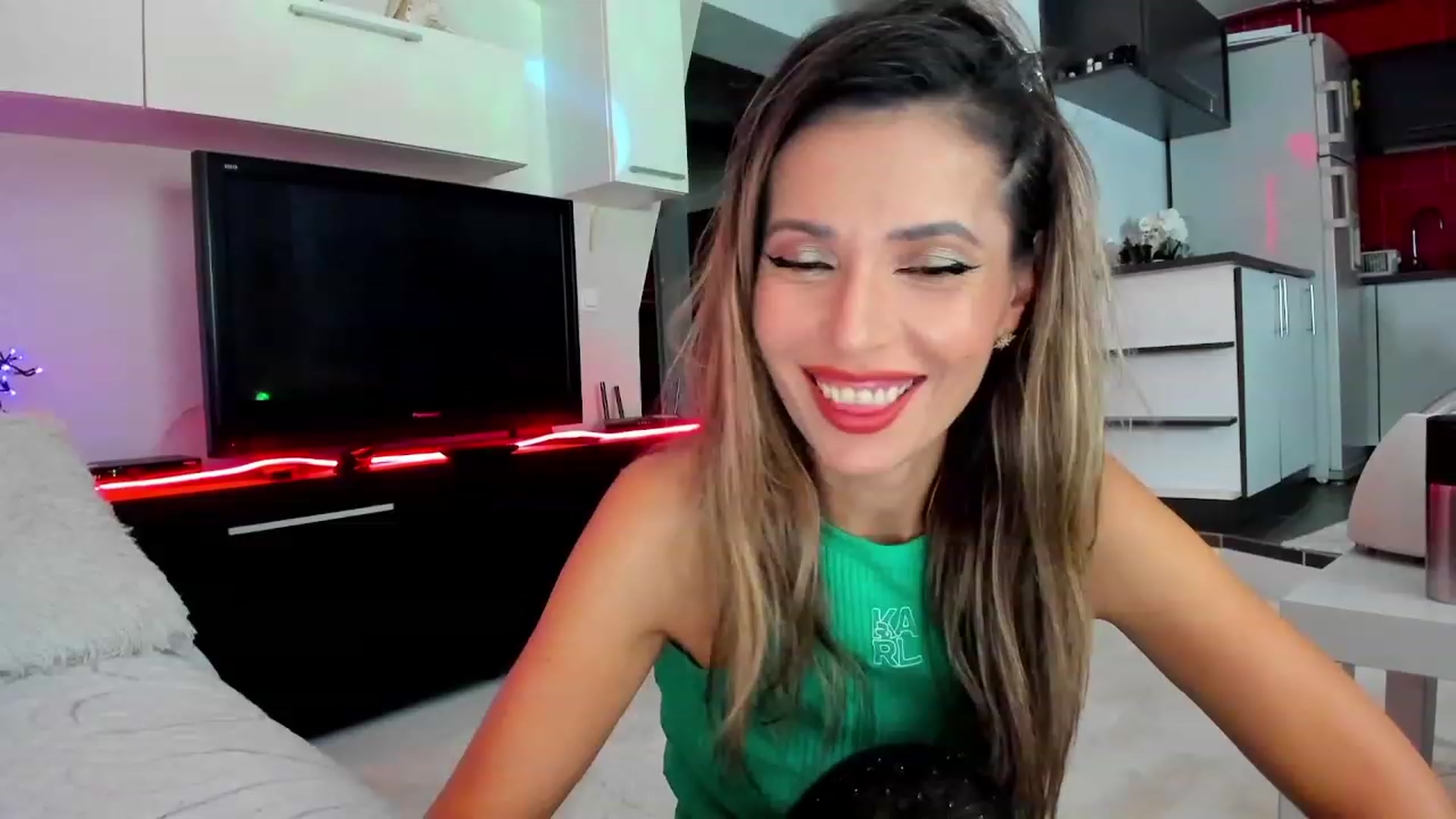 Gallery image thumbnail from SmileyTinaa's myfreecams stream on, 11/20/2023, 23:23 image 14 of 20