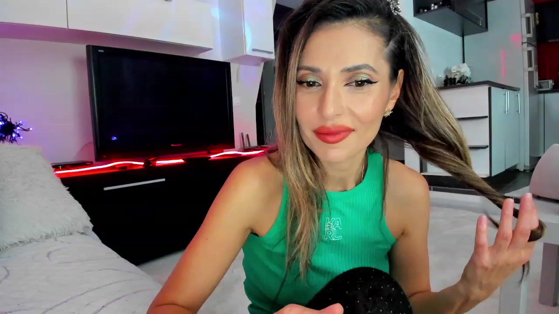 Gallery image thumbnail from SmileyTinaa's myfreecams stream on, 11/20/2023, 23:23 image 4 of 20