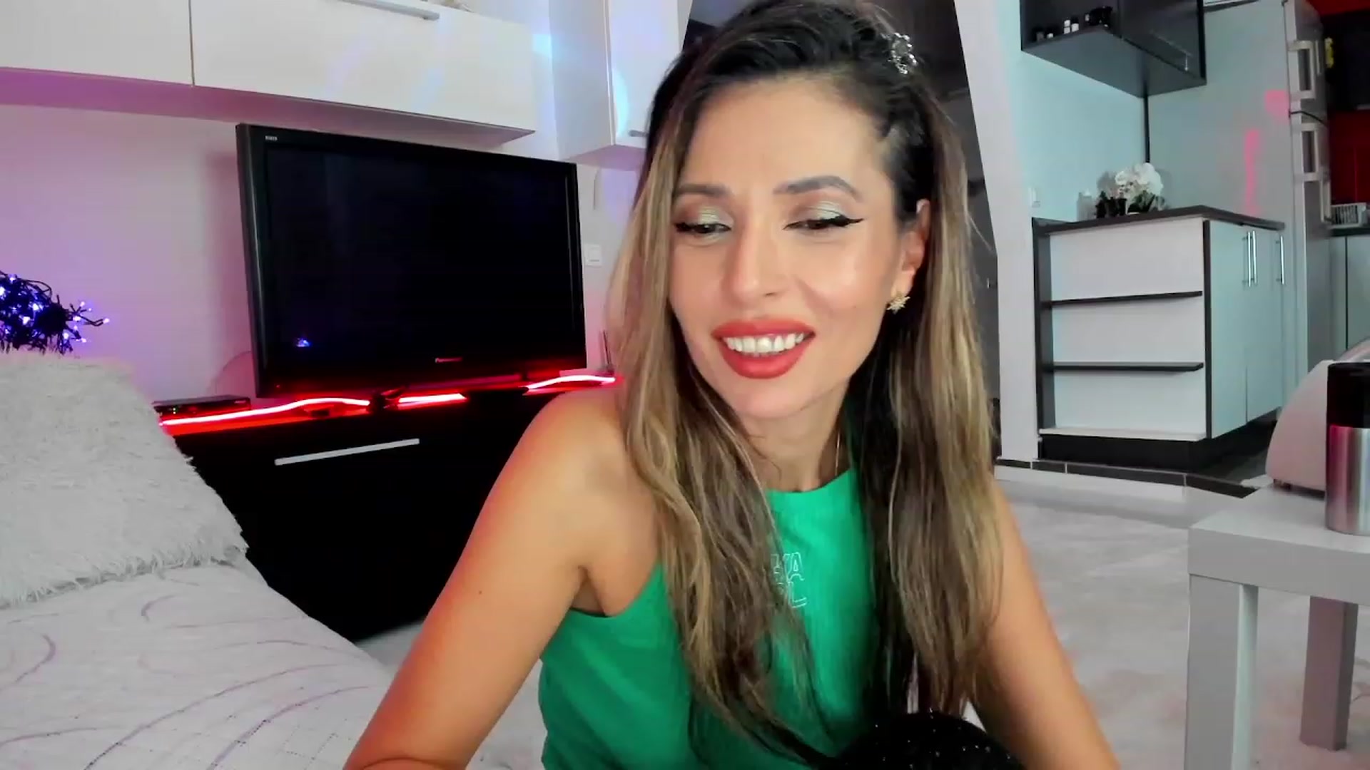 Gallery image thumbnail from SmileyTinaa's myfreecams stream on, 11/20/2023, 23:23 image 20 of 20