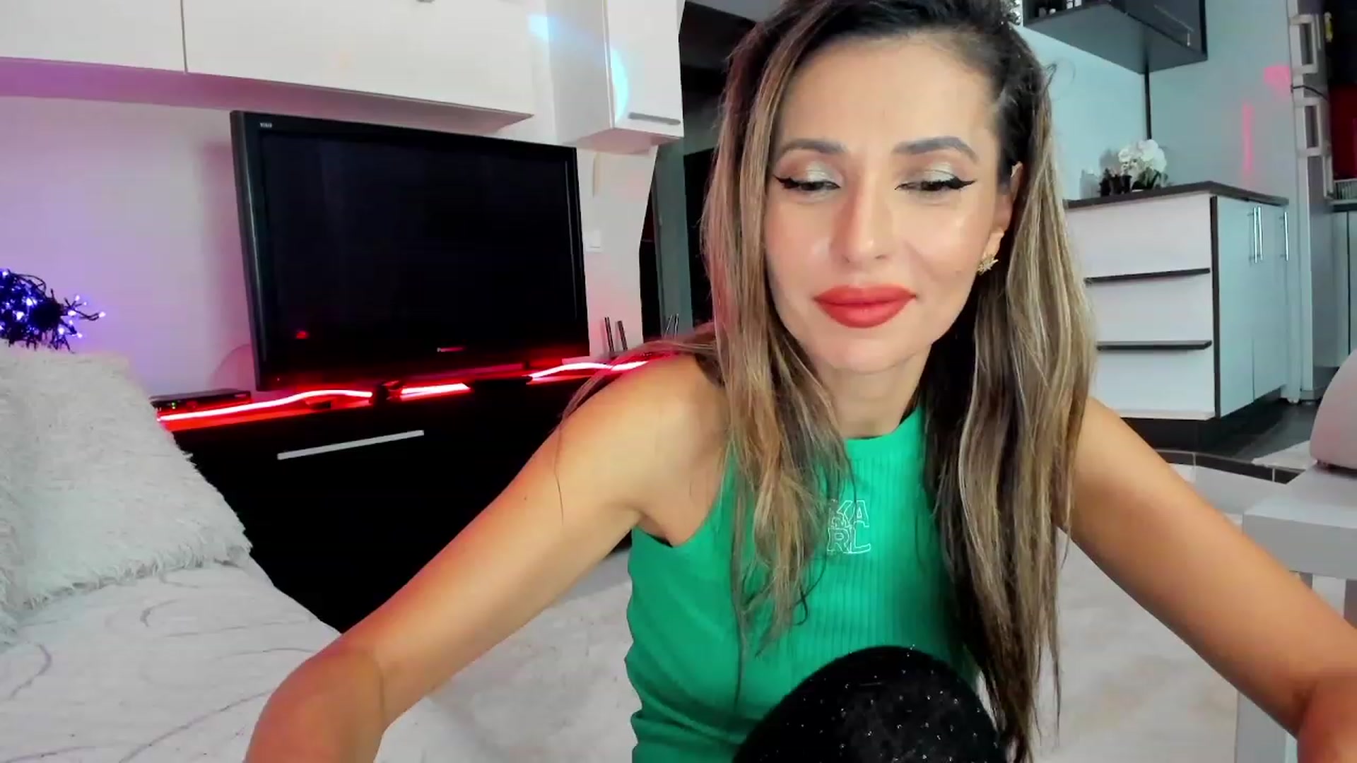 Gallery image thumbnail from SmileyTinaa's myfreecams stream on, 11/20/2023, 23:23 image 3 of 20