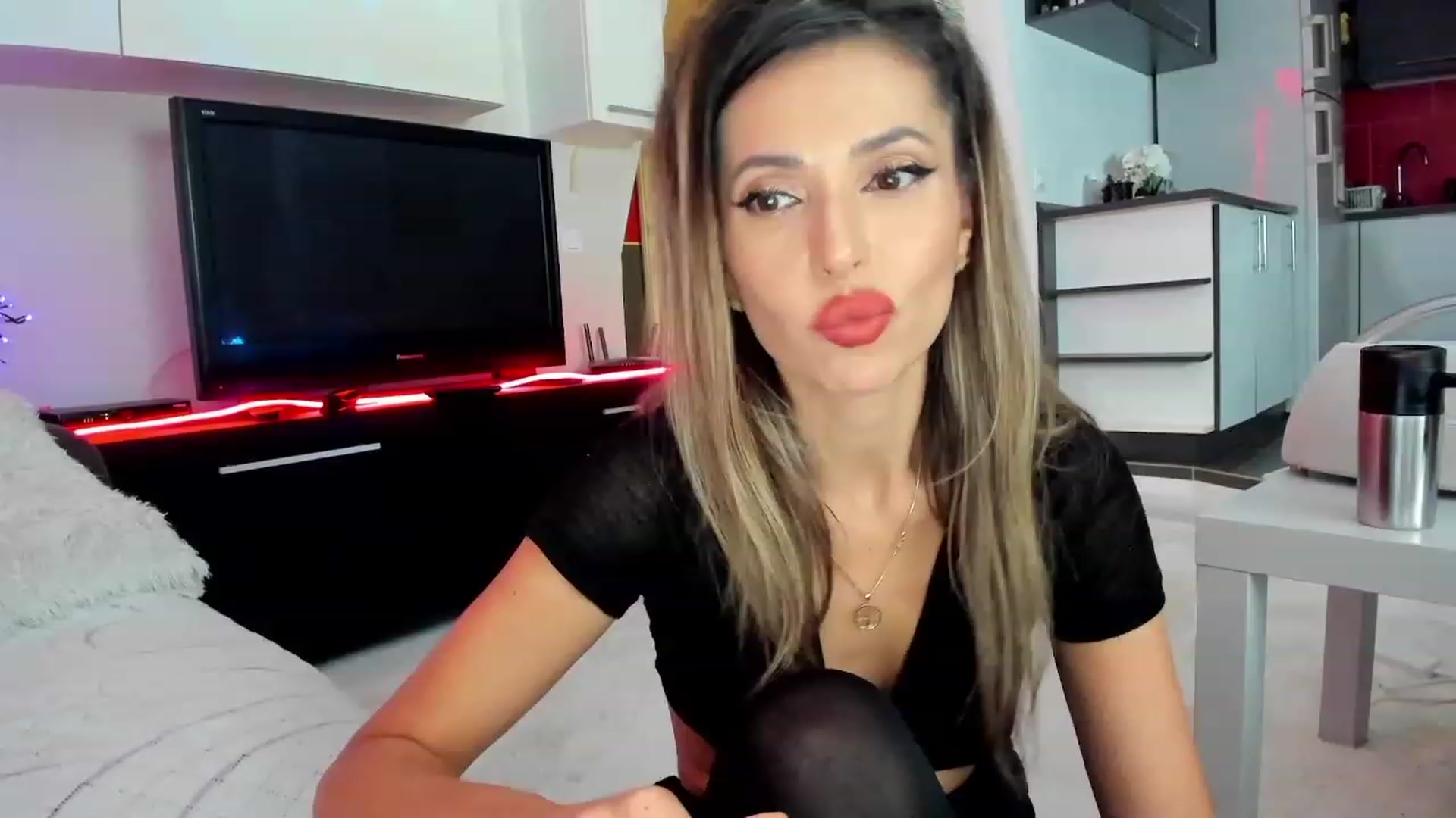 Gallery image thumbnail from SmileyTinaa's myfreecams stream on, 11/23/2023, 24:42 image 11 of 20