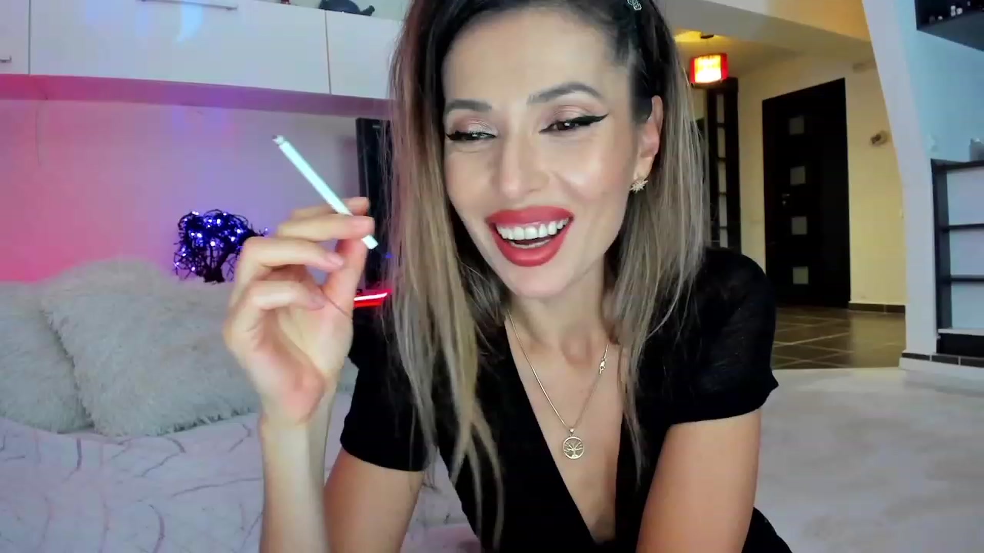 Gallery image thumbnail from SmileyTinaa's myfreecams stream on, 11/23/2023, 24:42 image 2 of 20