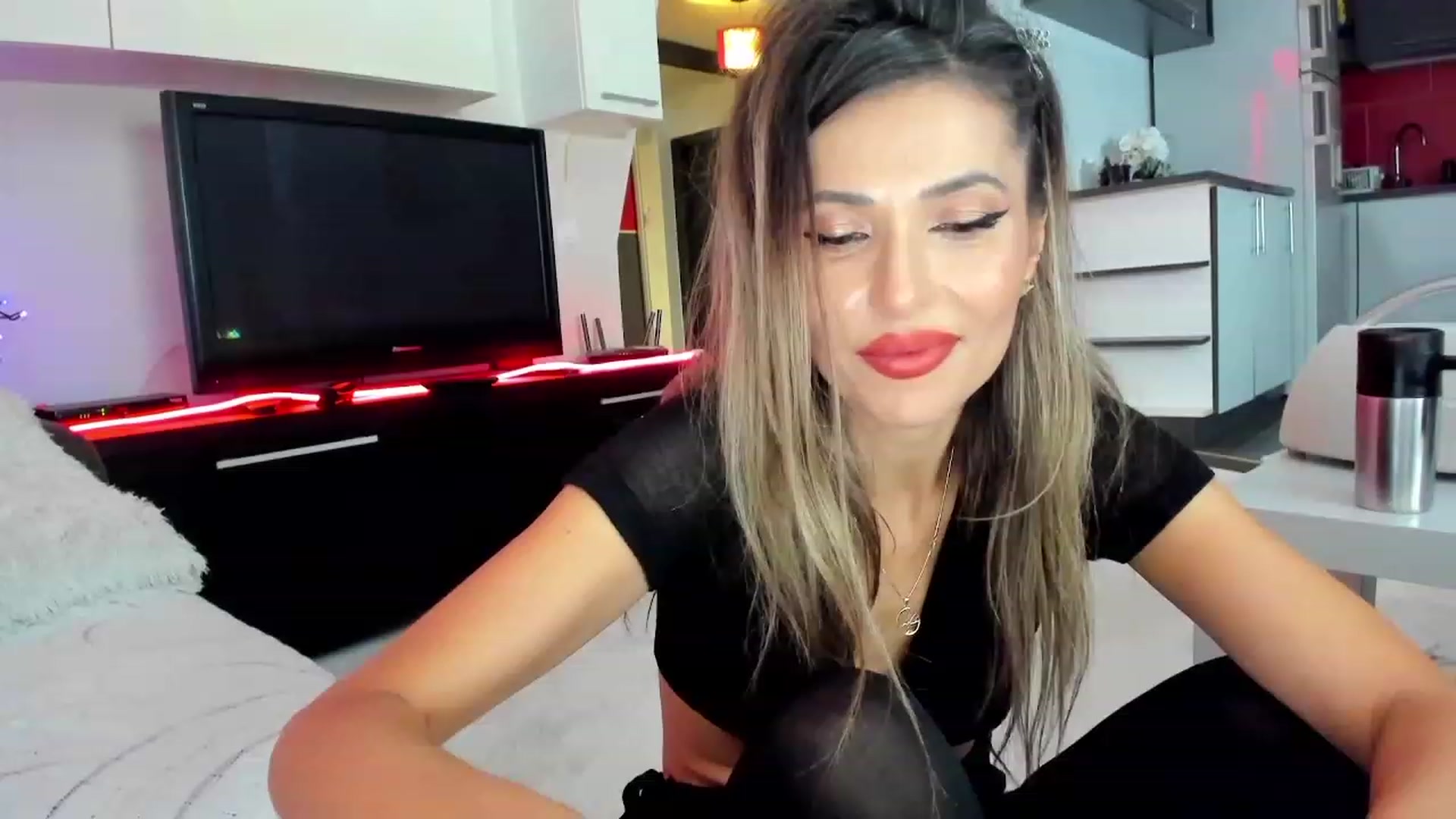Gallery image thumbnail from SmileyTinaa's myfreecams stream on, 11/23/2023, 24:42 image 12 of 20