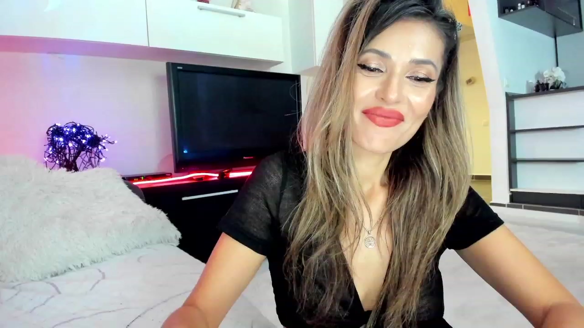 Gallery image thumbnail from SmileyTinaa's myfreecams stream on, 11/23/2023, 02:06 image 11 of 20