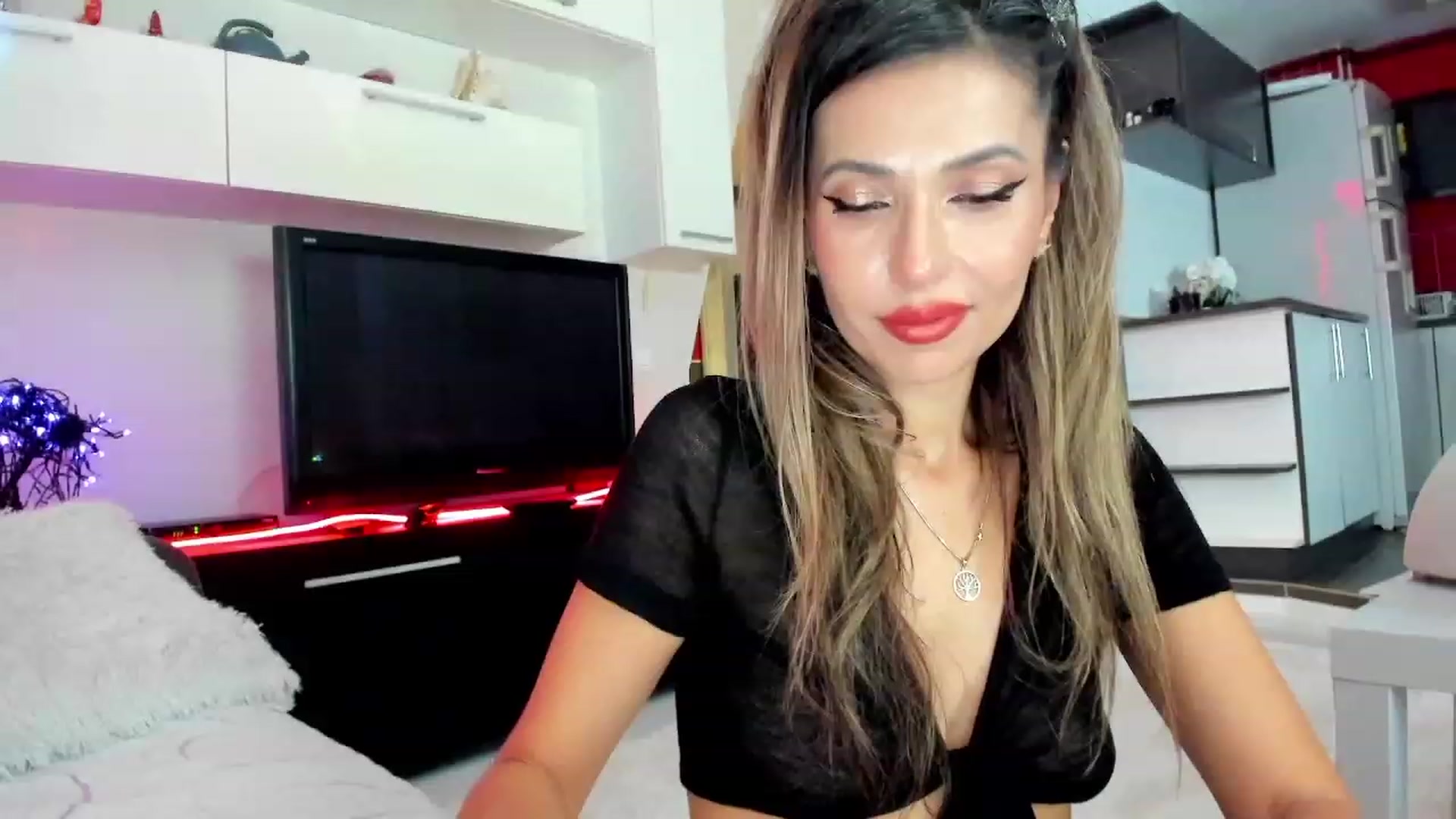 Gallery image thumbnail from SmileyTinaa's myfreecams stream on, 11/23/2023, 02:06 image 5 of 20