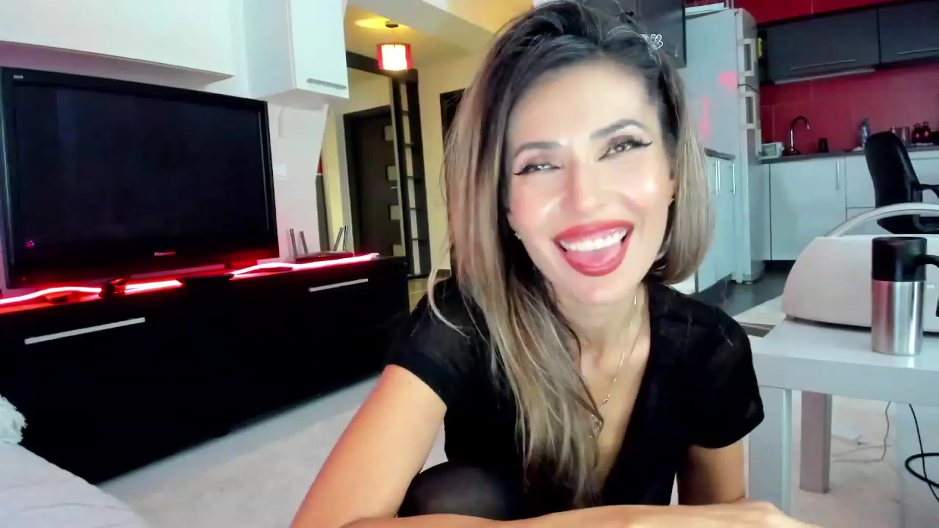 Gallery image thumbnail from SmileyTinaa's myfreecams stream on, 11/23/2023, 02:06 image 7 of 20
