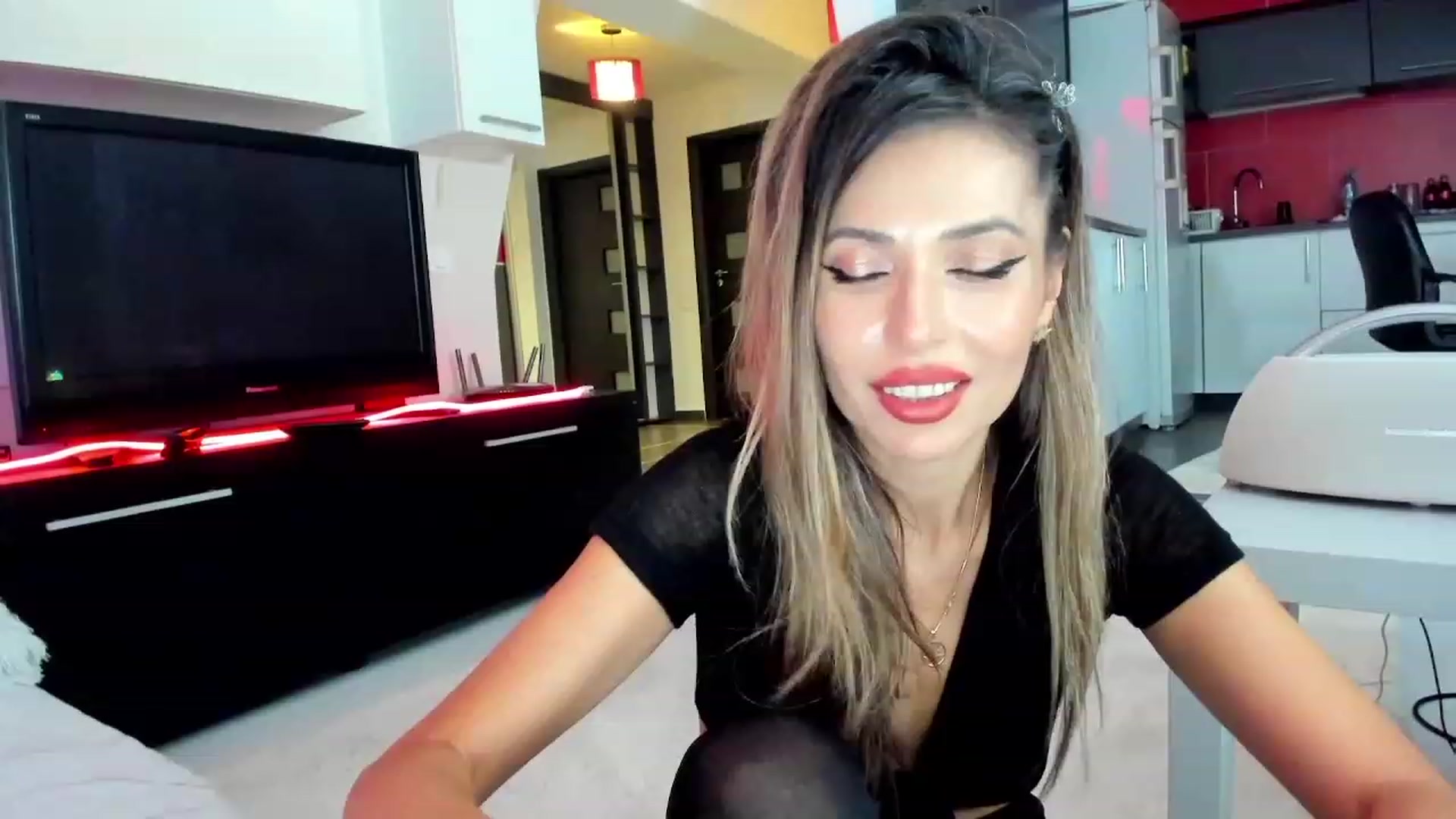 Gallery image thumbnail from SmileyTinaa's myfreecams stream on, 11/23/2023, 02:06 image 8 of 20