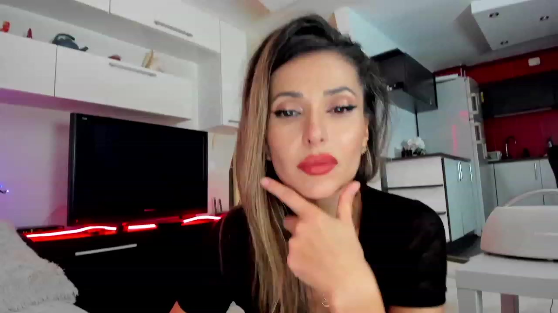 Gallery image thumbnail from SmileyTinaa's myfreecams stream on, 11/23/2023, 02:06 image 18 of 20