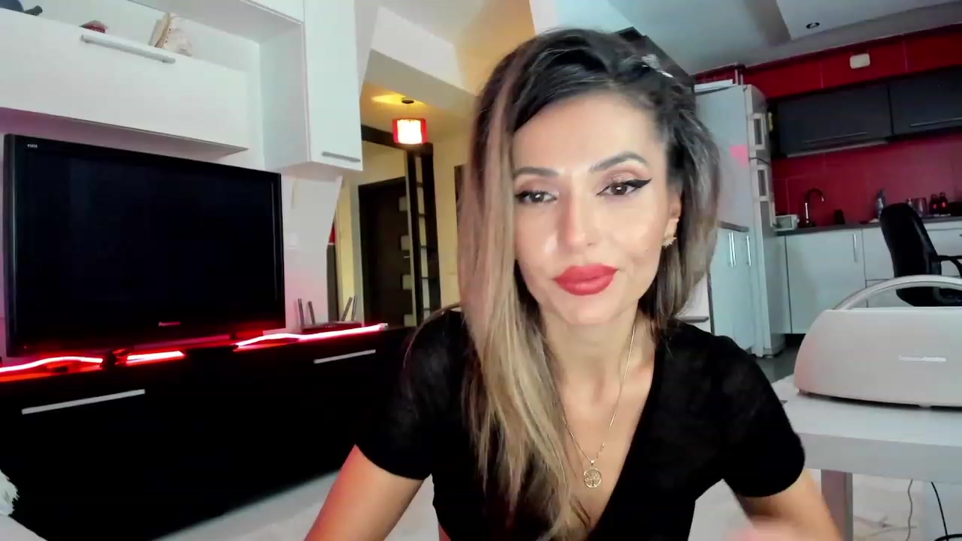 Gallery image thumbnail from SmileyTinaa's myfreecams stream on, 11/23/2023, 02:06 image 19 of 20