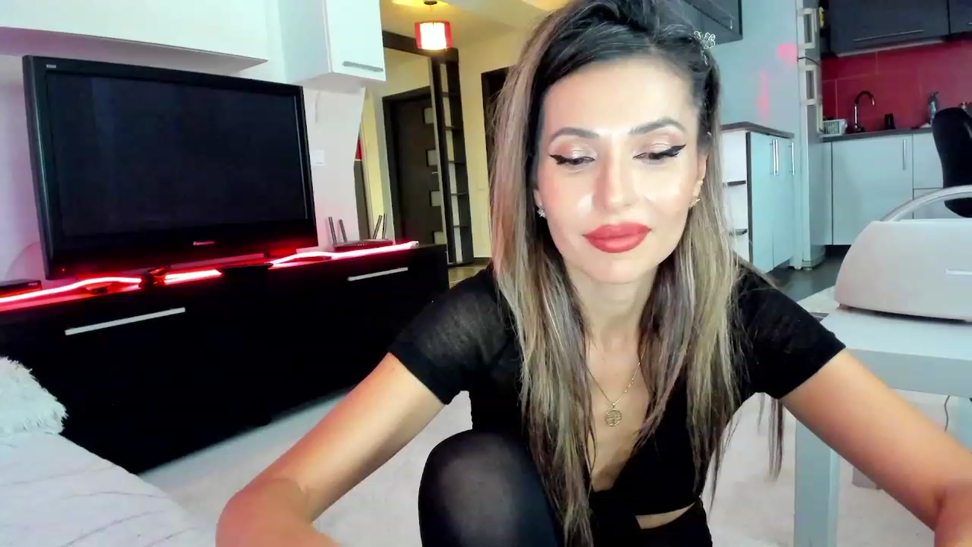 Gallery image thumbnail from SmileyTinaa's myfreecams stream on, 11/23/2023, 02:06 image 12 of 20