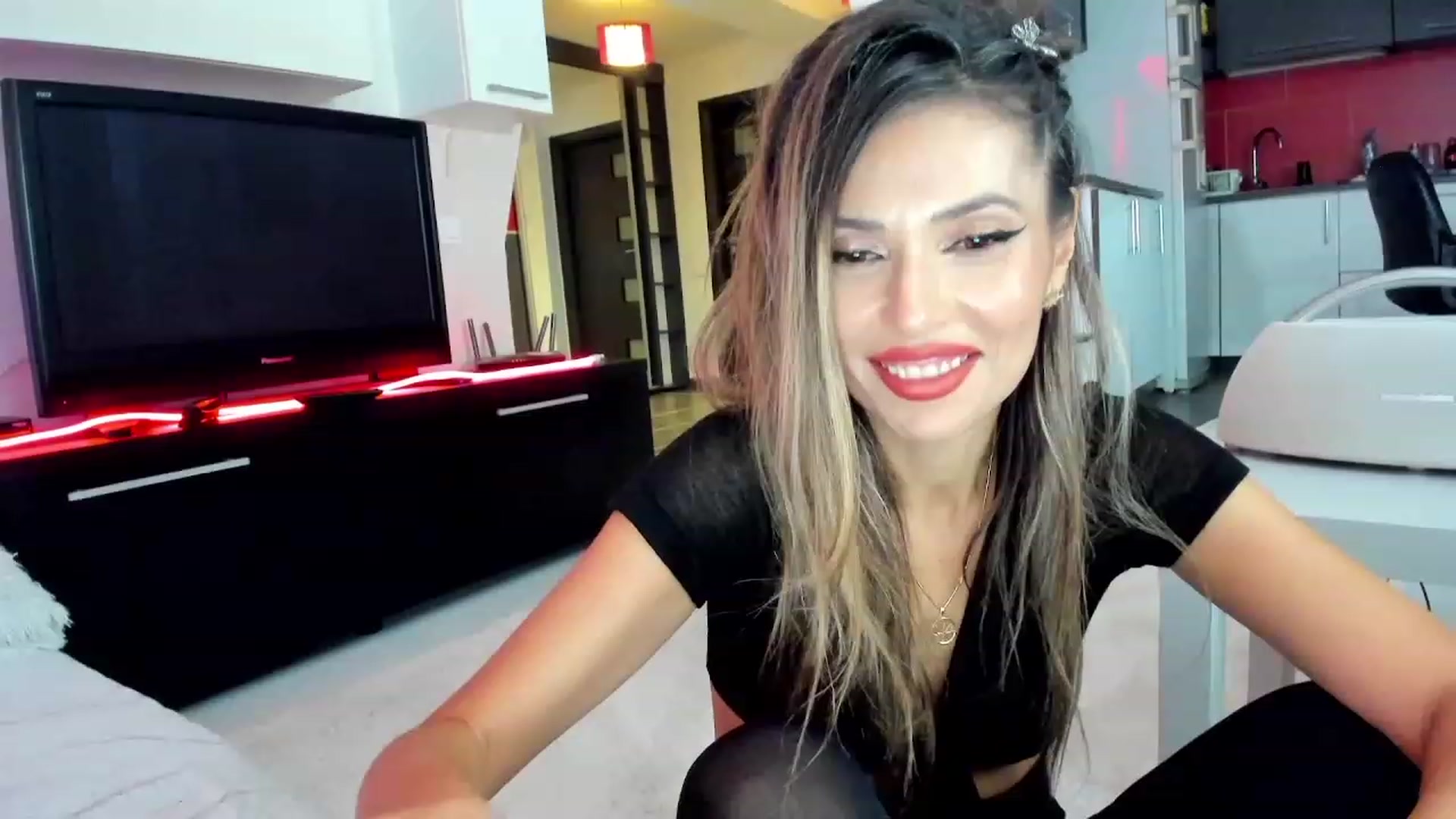 Gallery image thumbnail from SmileyTinaa's myfreecams stream on, 11/23/2023, 02:06 image 16 of 20