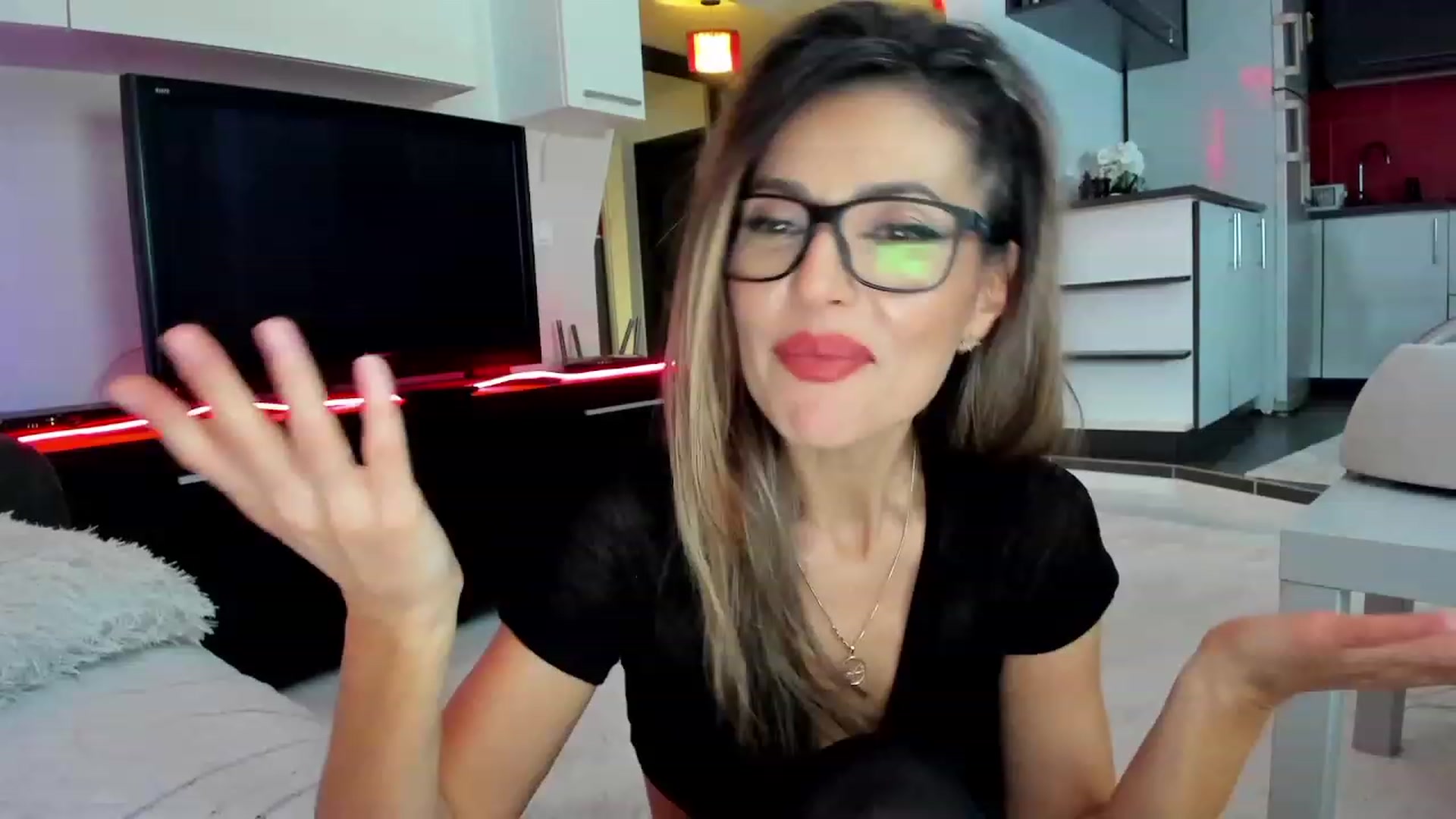 Gallery image thumbnail from SmileyTinaa's myfreecams stream on, 11/23/2023, 03:57 image 11 of 20