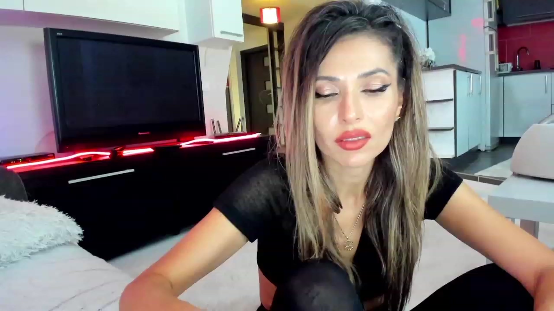 Gallery image thumbnail from SmileyTinaa's myfreecams stream on, 11/23/2023, 03:57 image 8 of 20