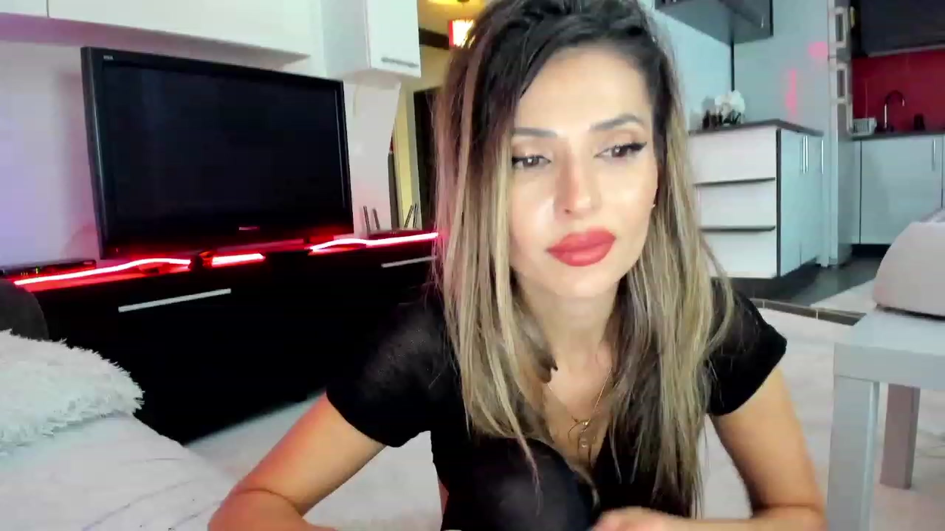 Gallery image thumbnail from SmileyTinaa's myfreecams stream on, 11/23/2023, 03:57 image 7 of 20