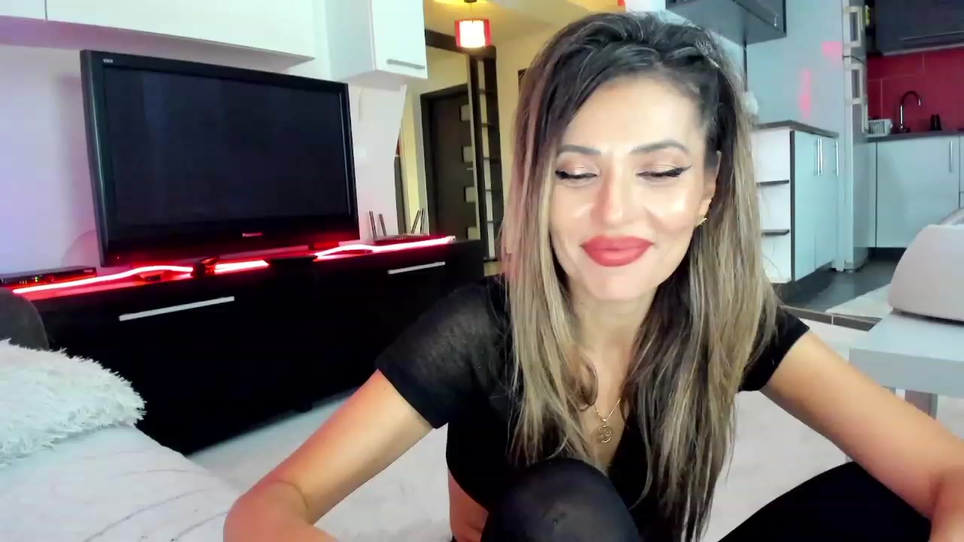 Gallery image thumbnail from SmileyTinaa's myfreecams stream on, 11/23/2023, 03:57 image 10 of 20