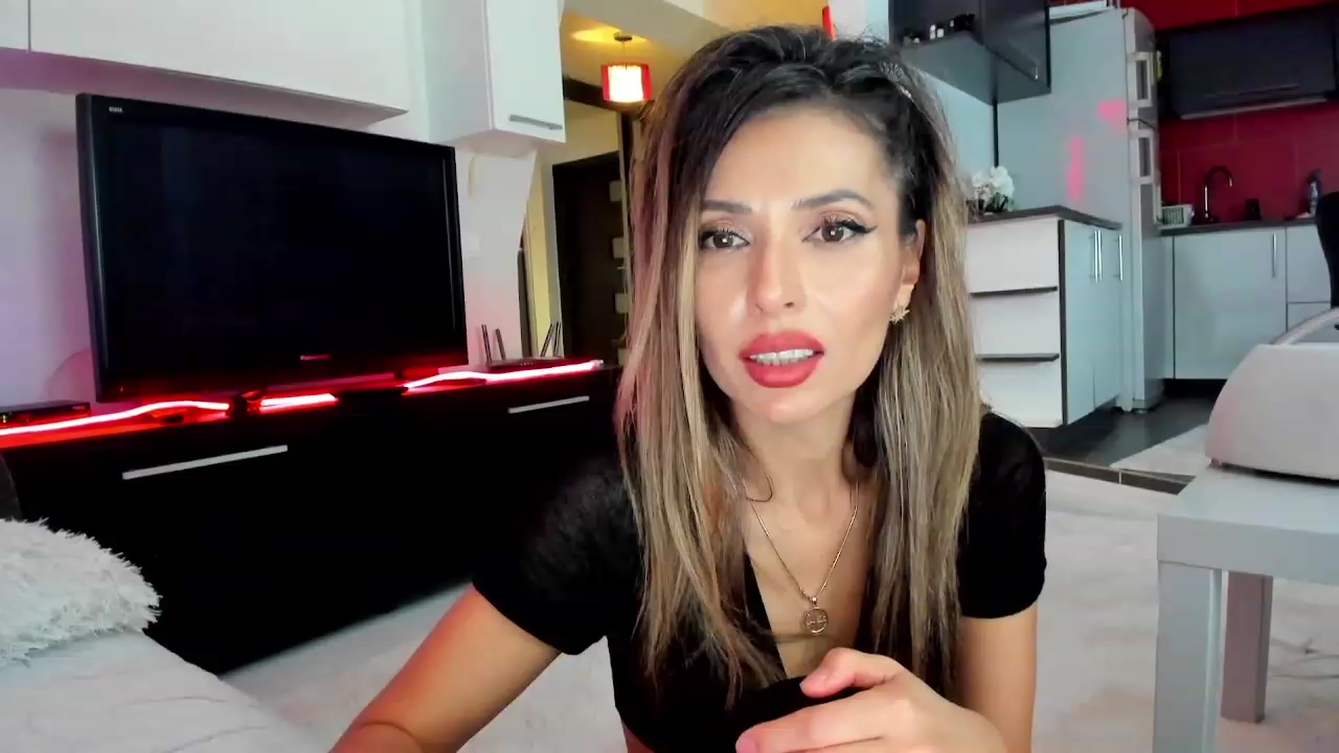 Gallery image thumbnail from SmileyTinaa's myfreecams stream on, 11/23/2023, 03:57 image 12 of 20