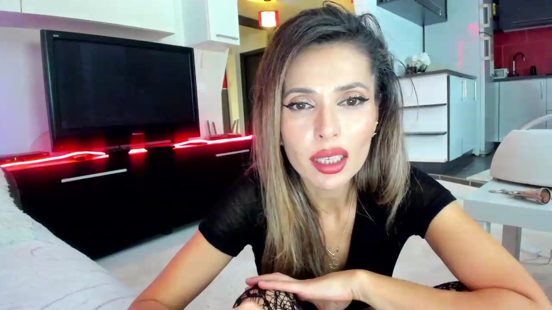 Gallery image thumbnail from SmileyTinaa's myfreecams stream on, 11/24/2023, 24:43 image 13 of 20