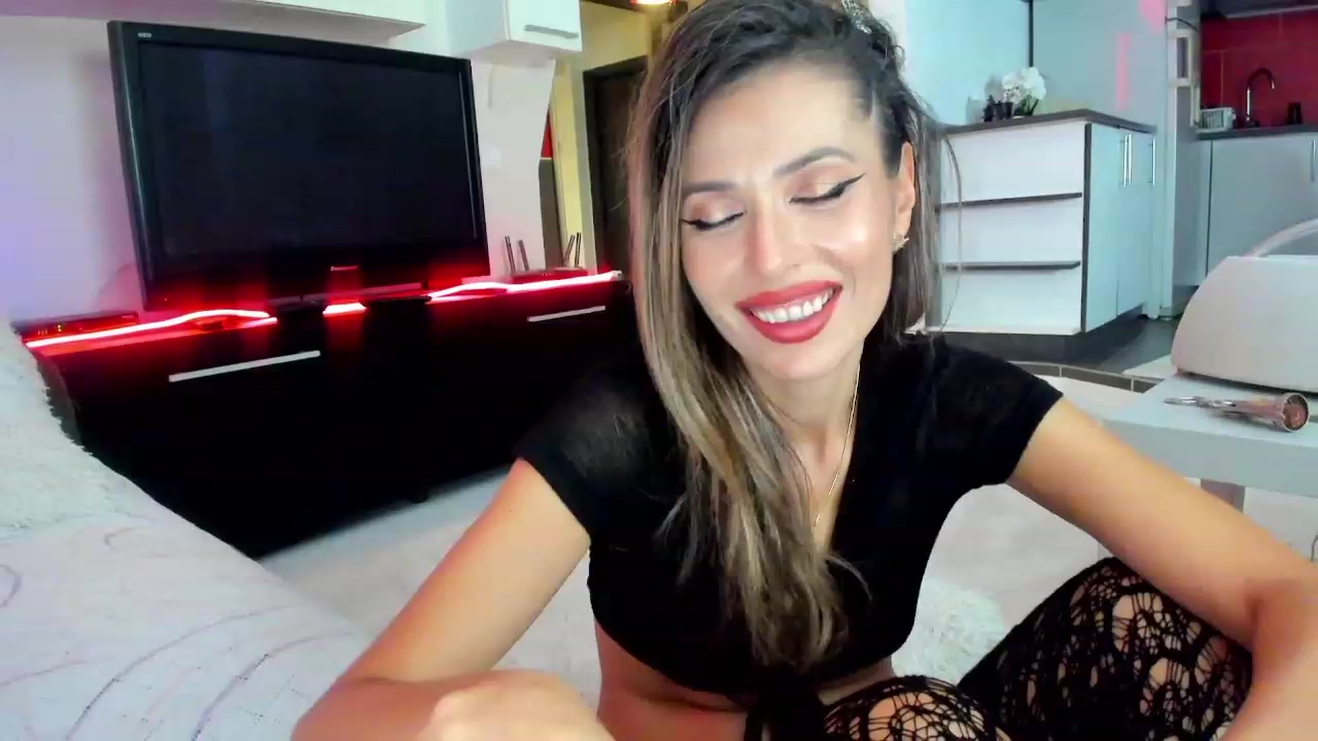 Gallery image thumbnail from SmileyTinaa's myfreecams stream on, 11/24/2023, 24:43 image 1 of 20